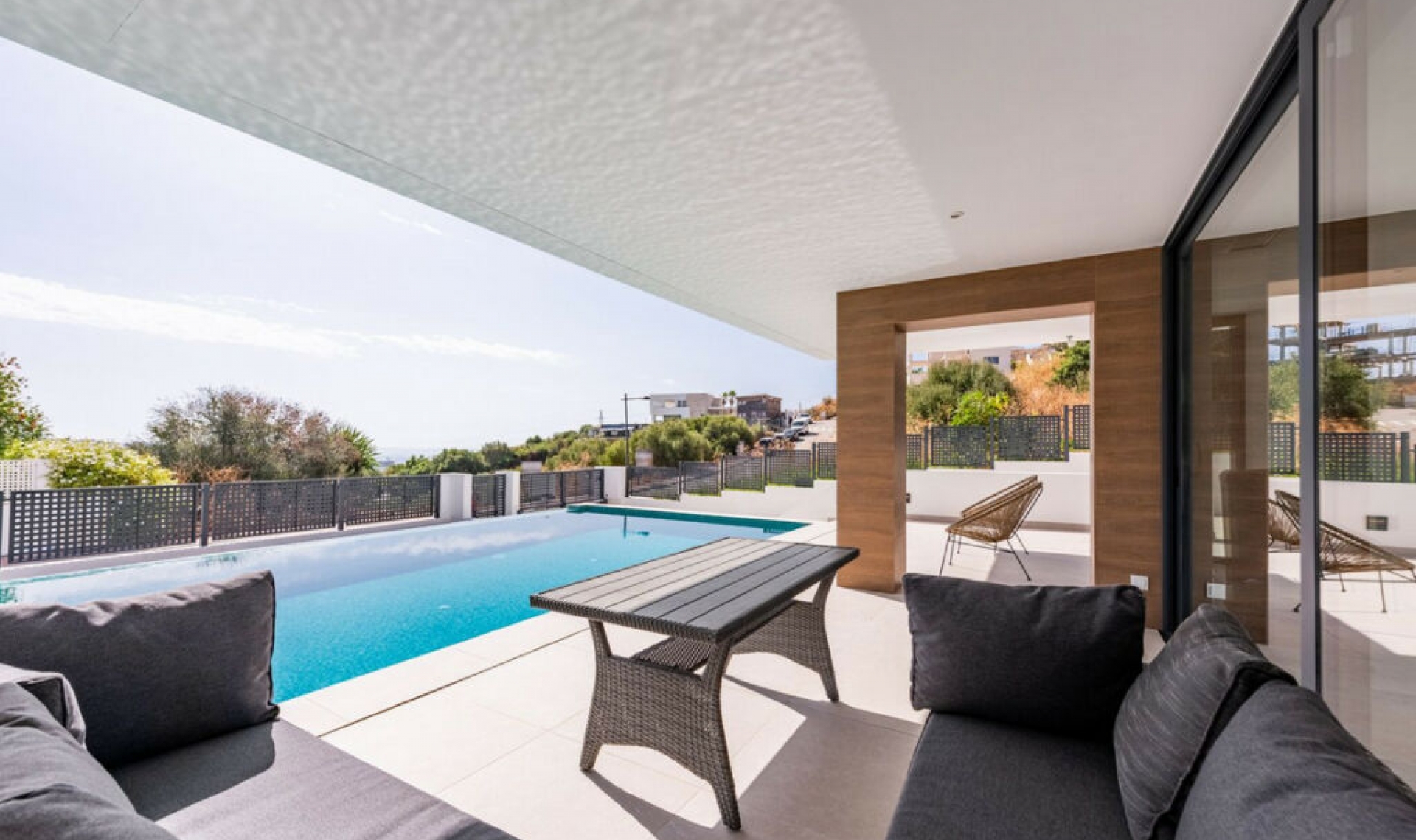 Resale - House -
Estepona