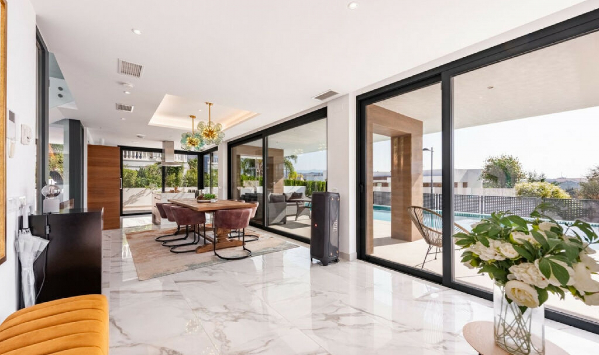 Resale - House -
Estepona