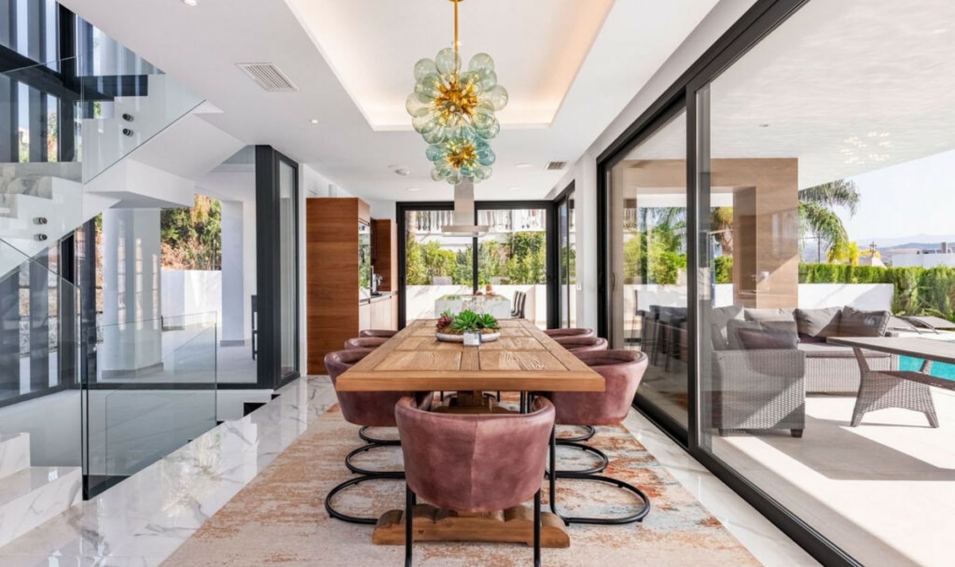 Resale - House -
Estepona