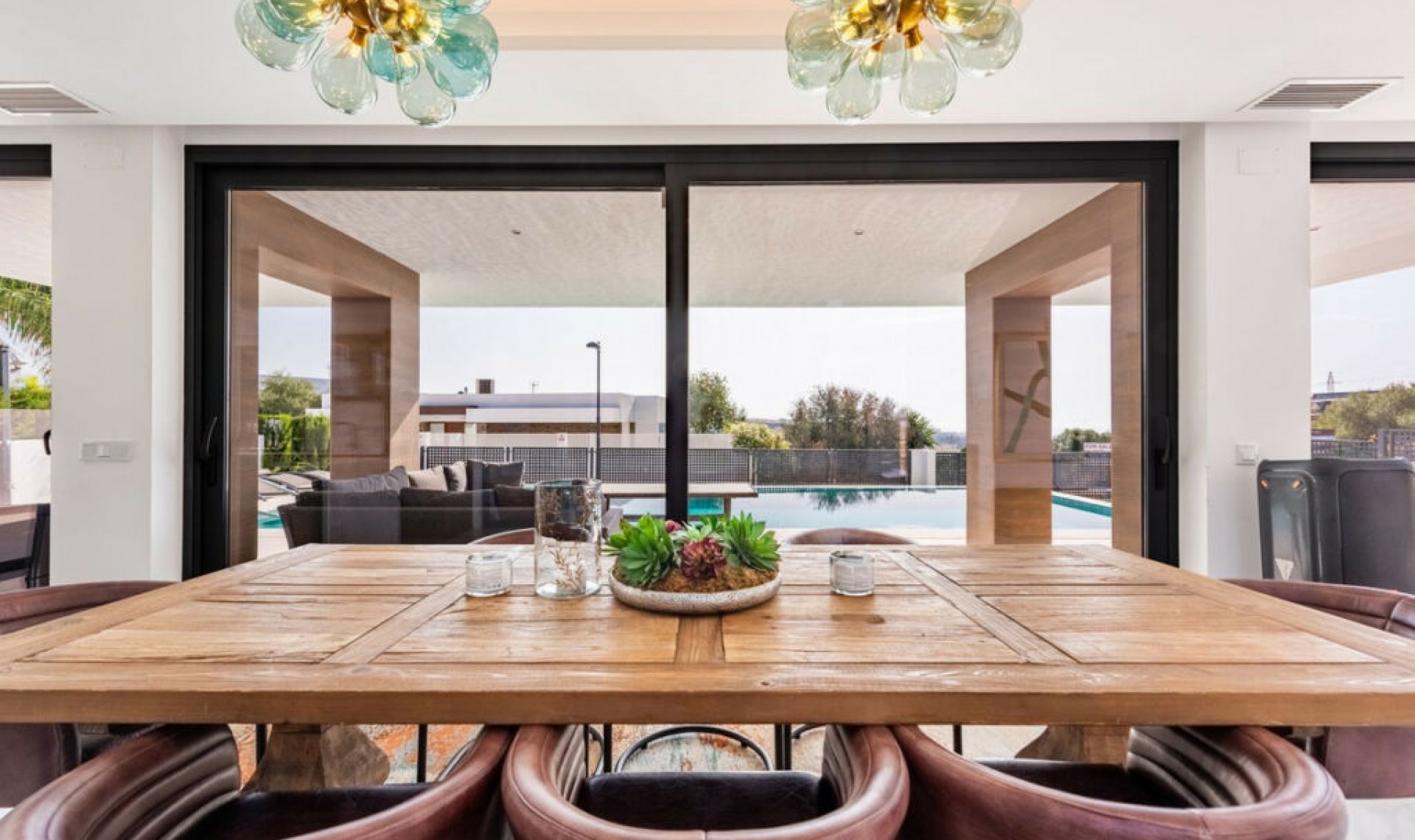 Resale - House -
Estepona