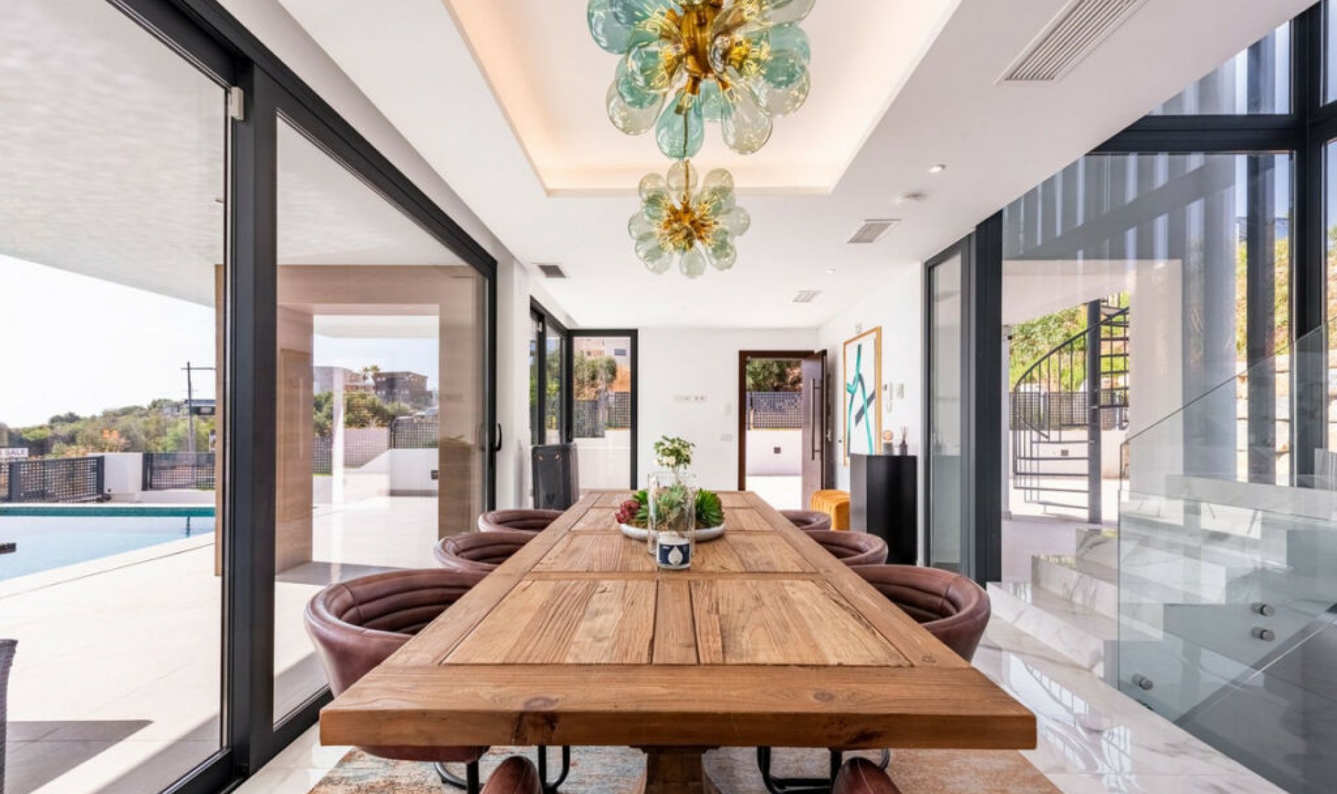 Resale - House -
Estepona