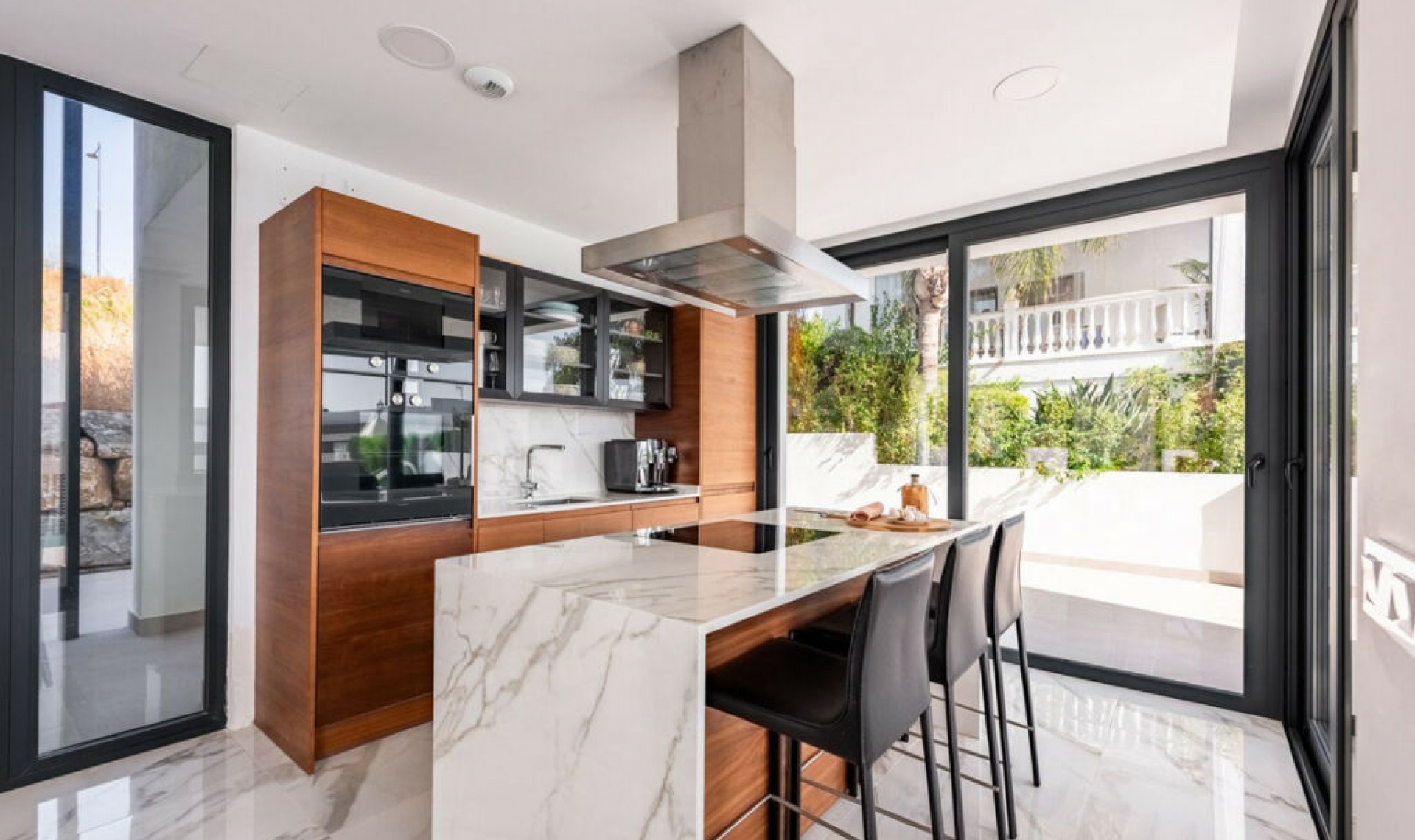 Resale - House -
Estepona