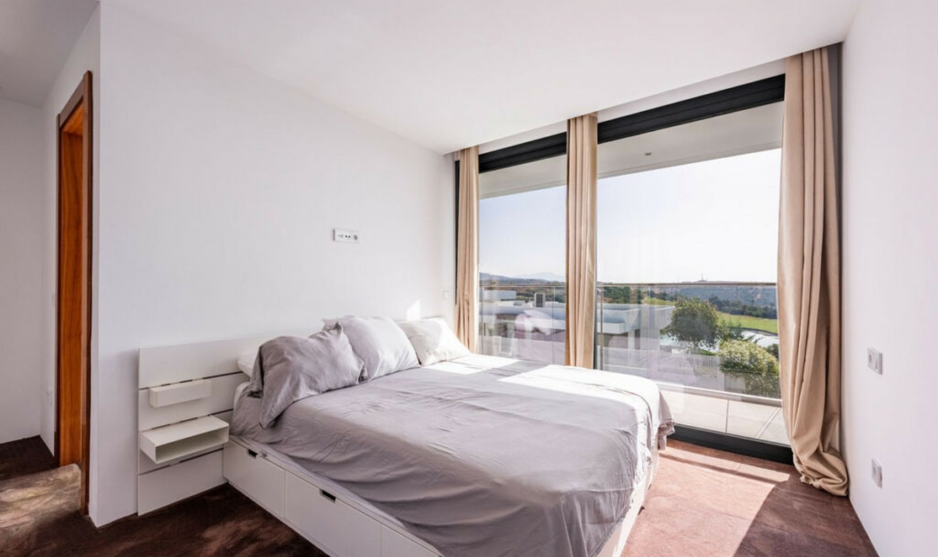 Resale - House -
Estepona