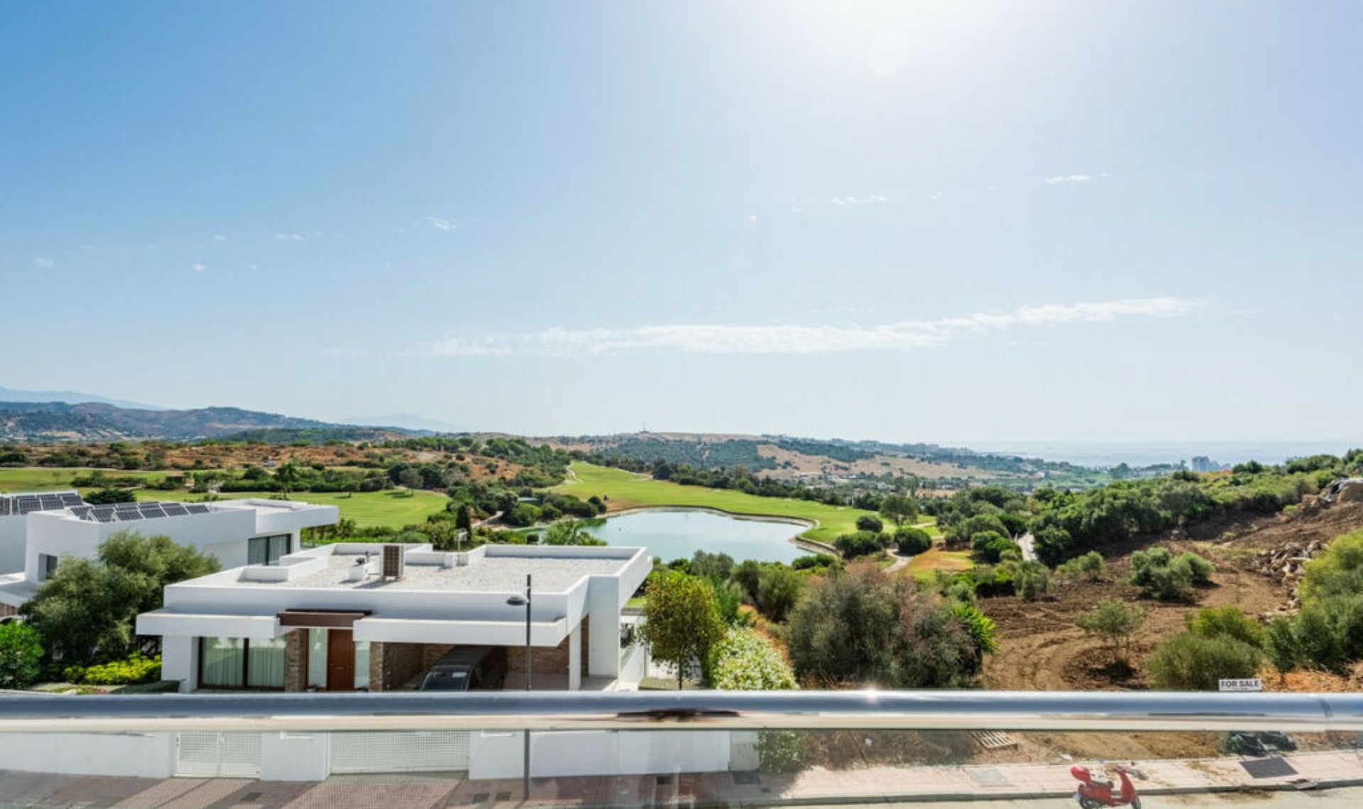 Resale - House -
Estepona