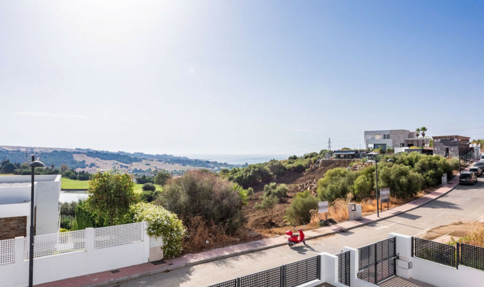 Resale - House -
Estepona