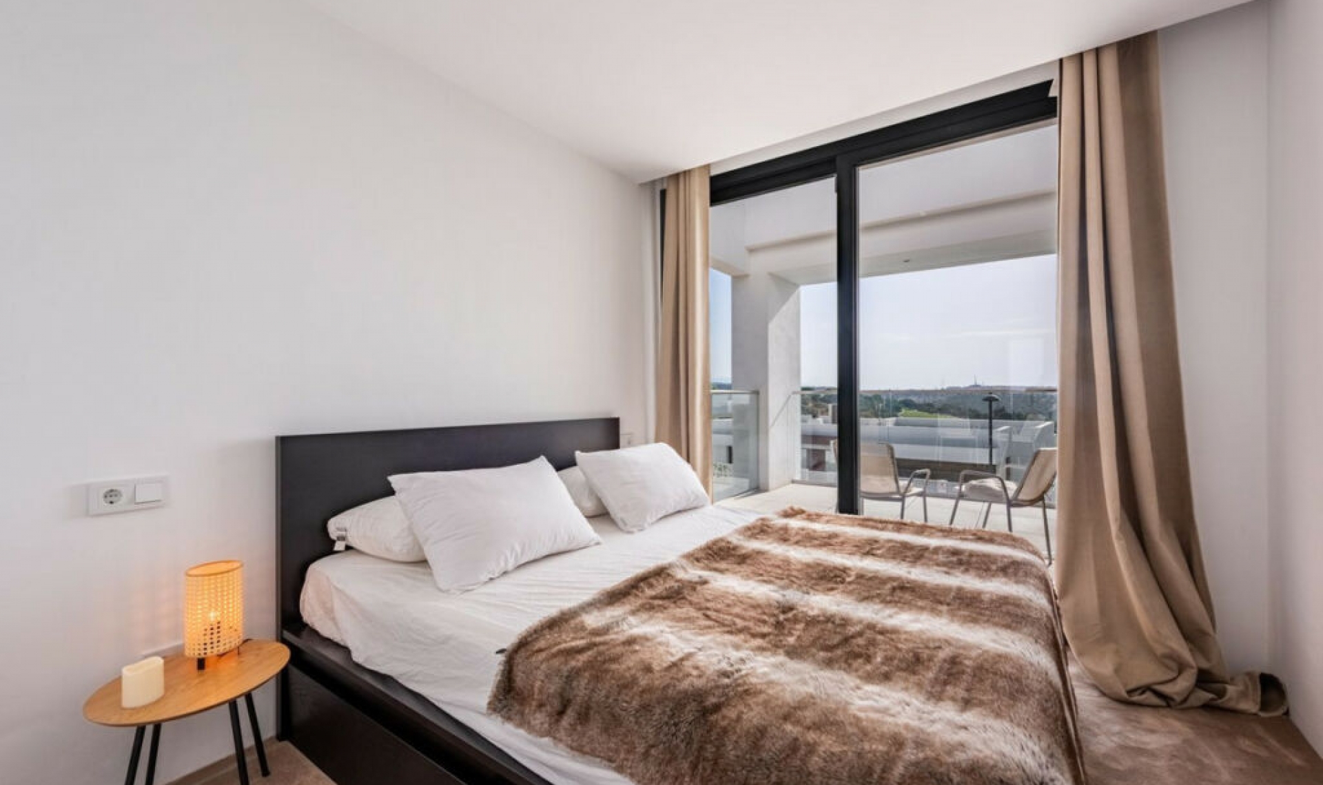 Resale - House -
Estepona