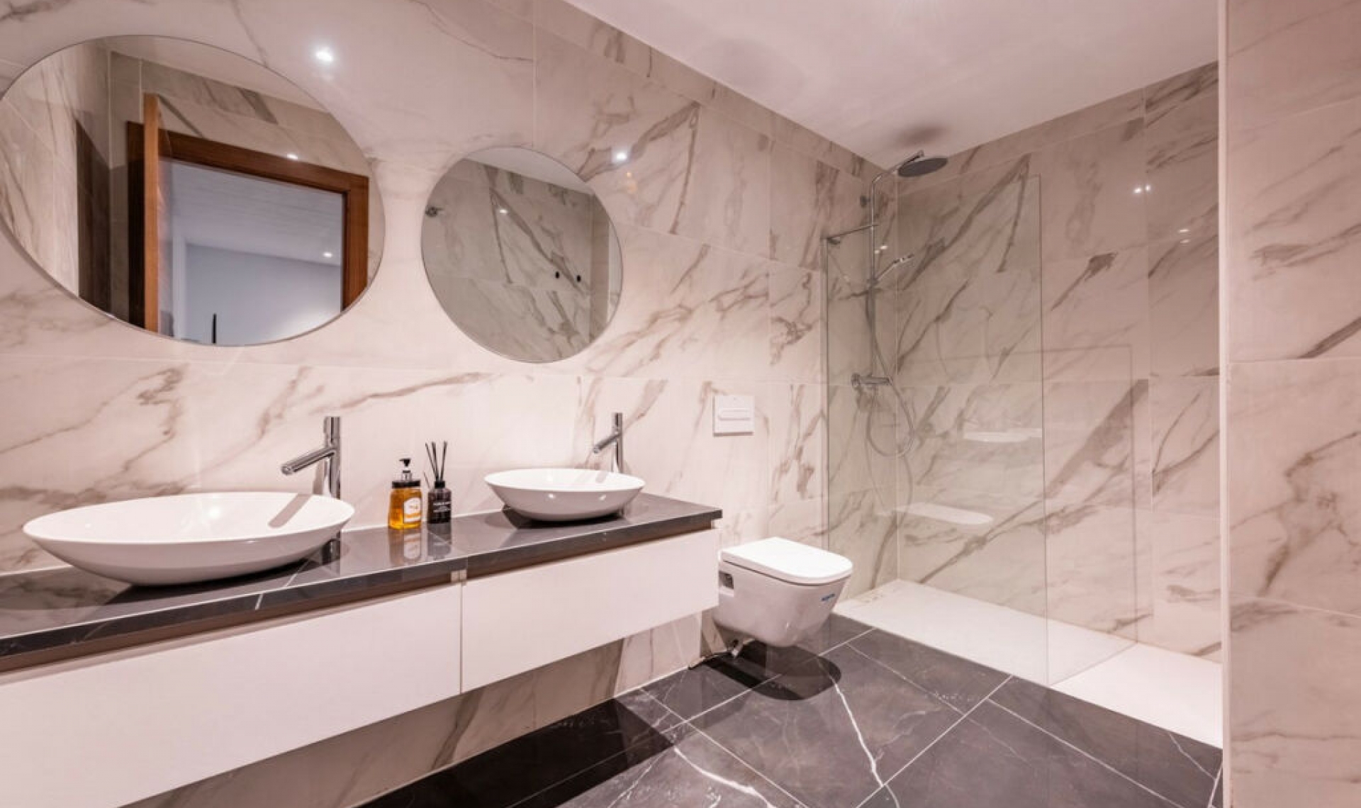 Resale - House -
Estepona