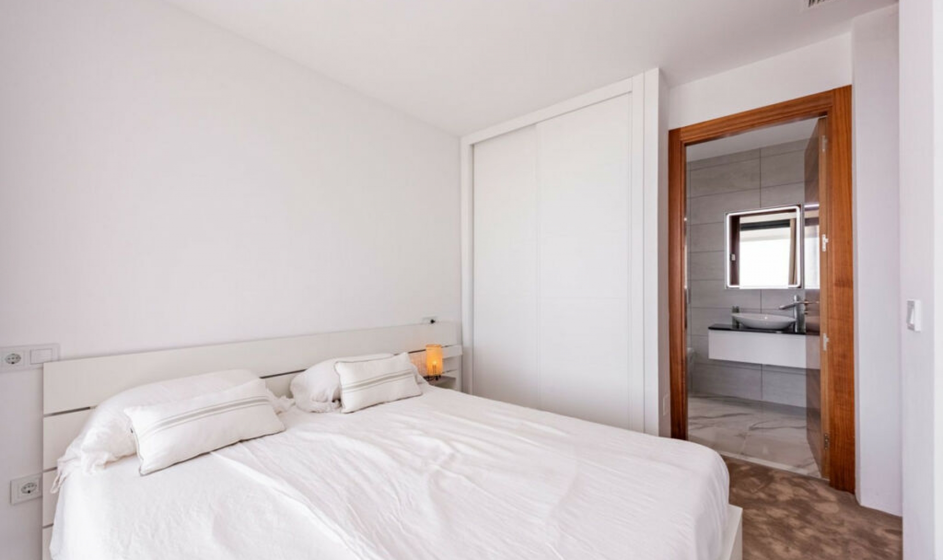 Resale - House -
Estepona