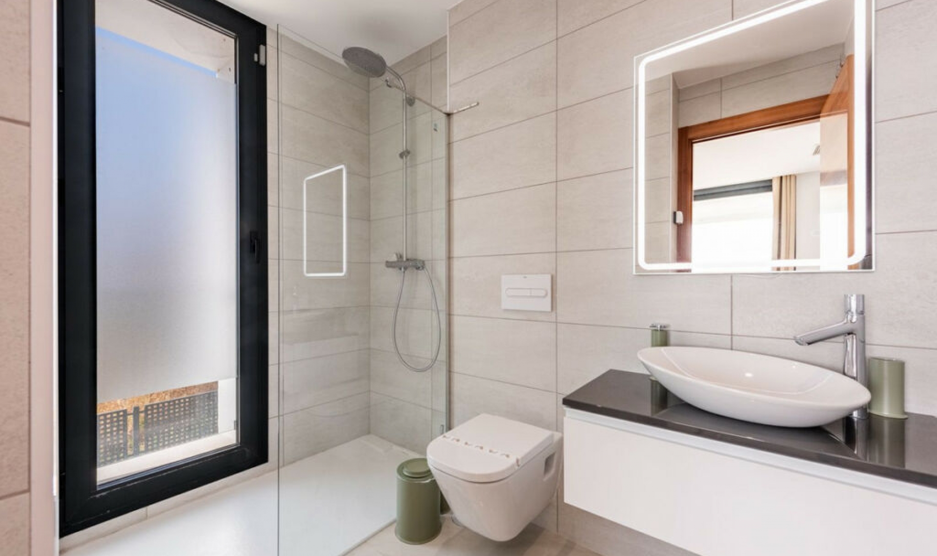 Resale - House -
Estepona