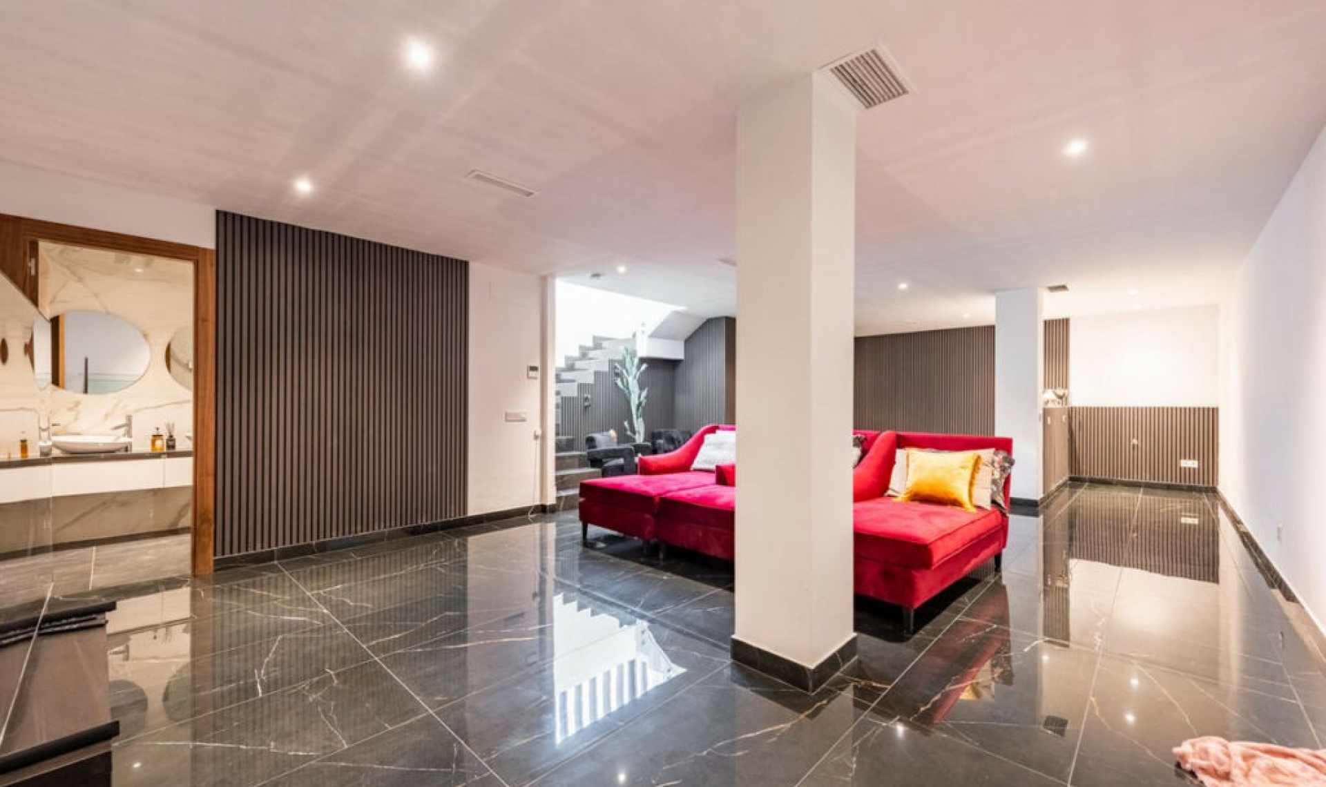 Resale - House -
Estepona