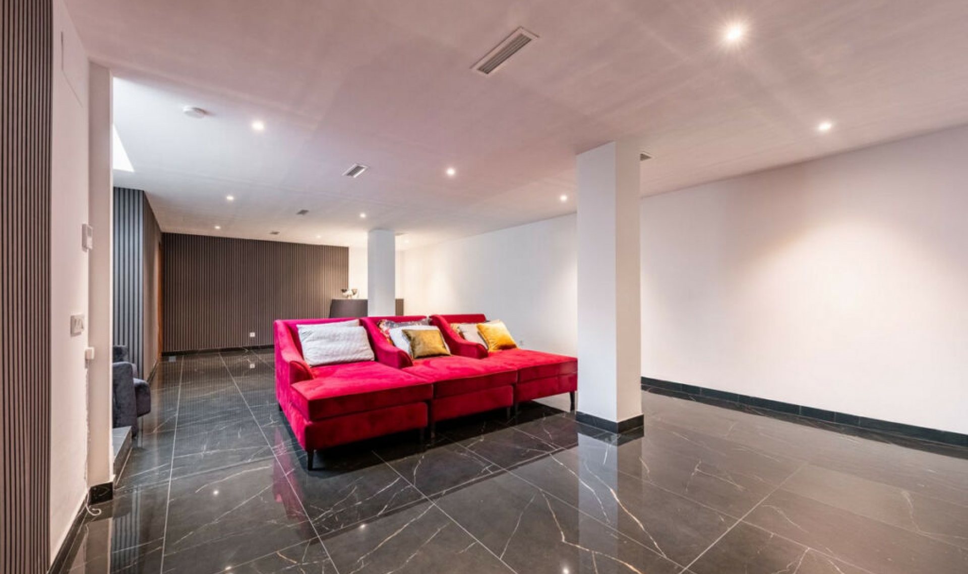 Resale - House -
Estepona