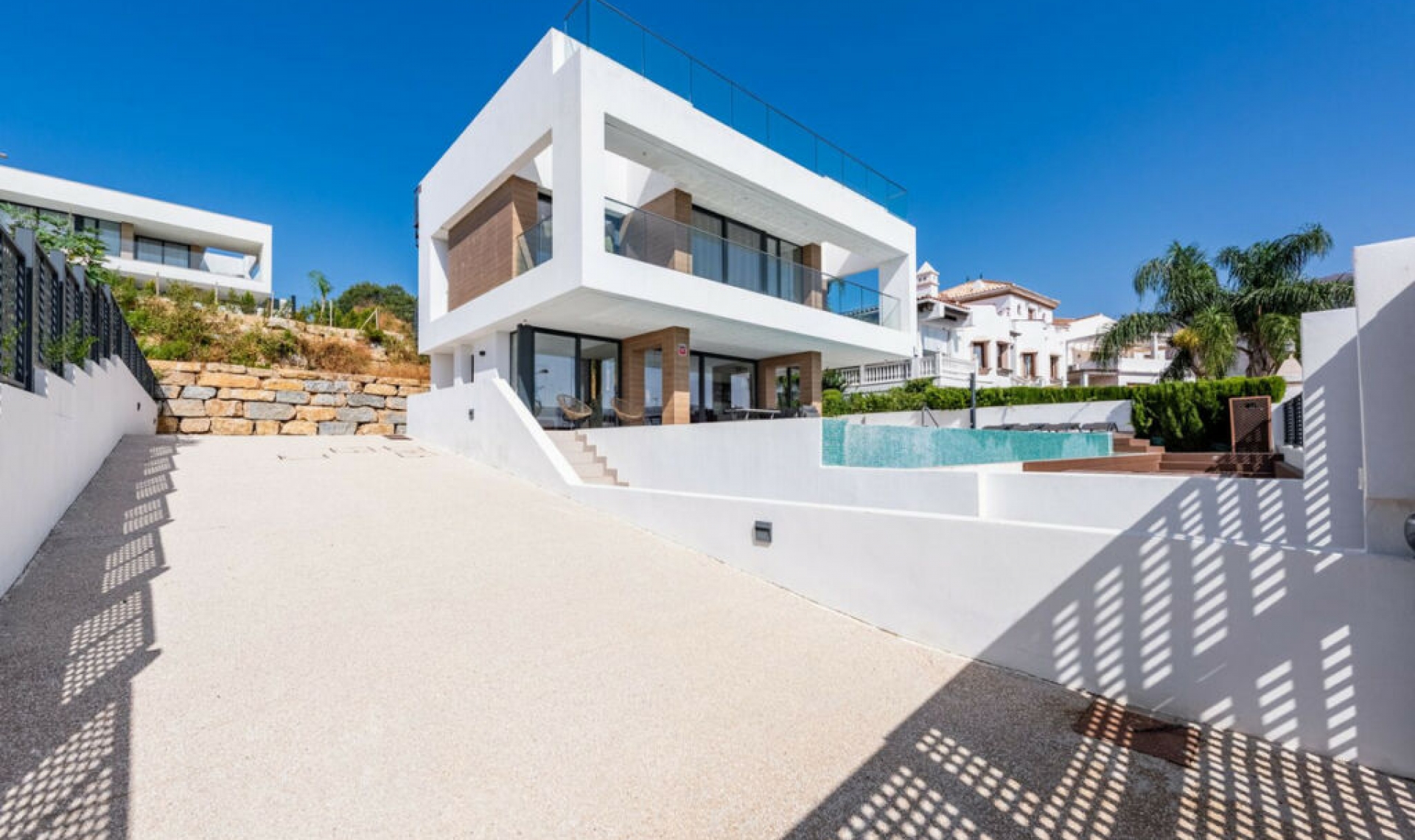 Resale - House -
Estepona