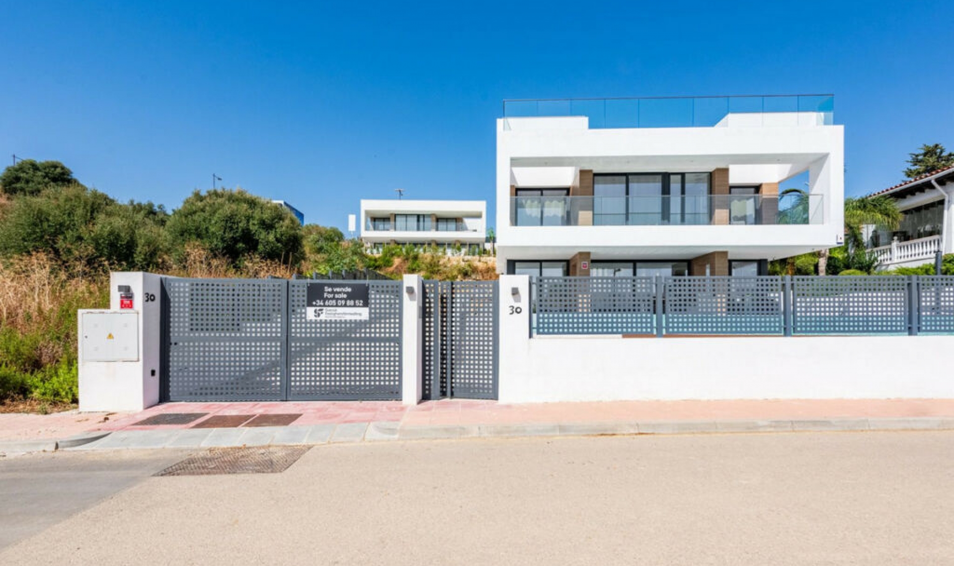 Resale - House -
Estepona