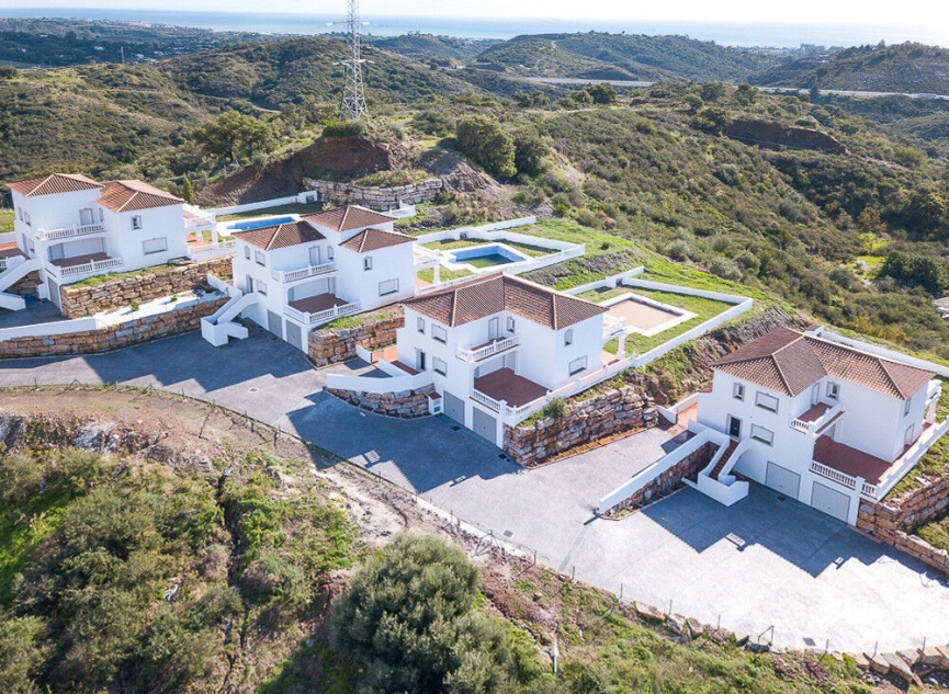 Resale - House -
Estepona