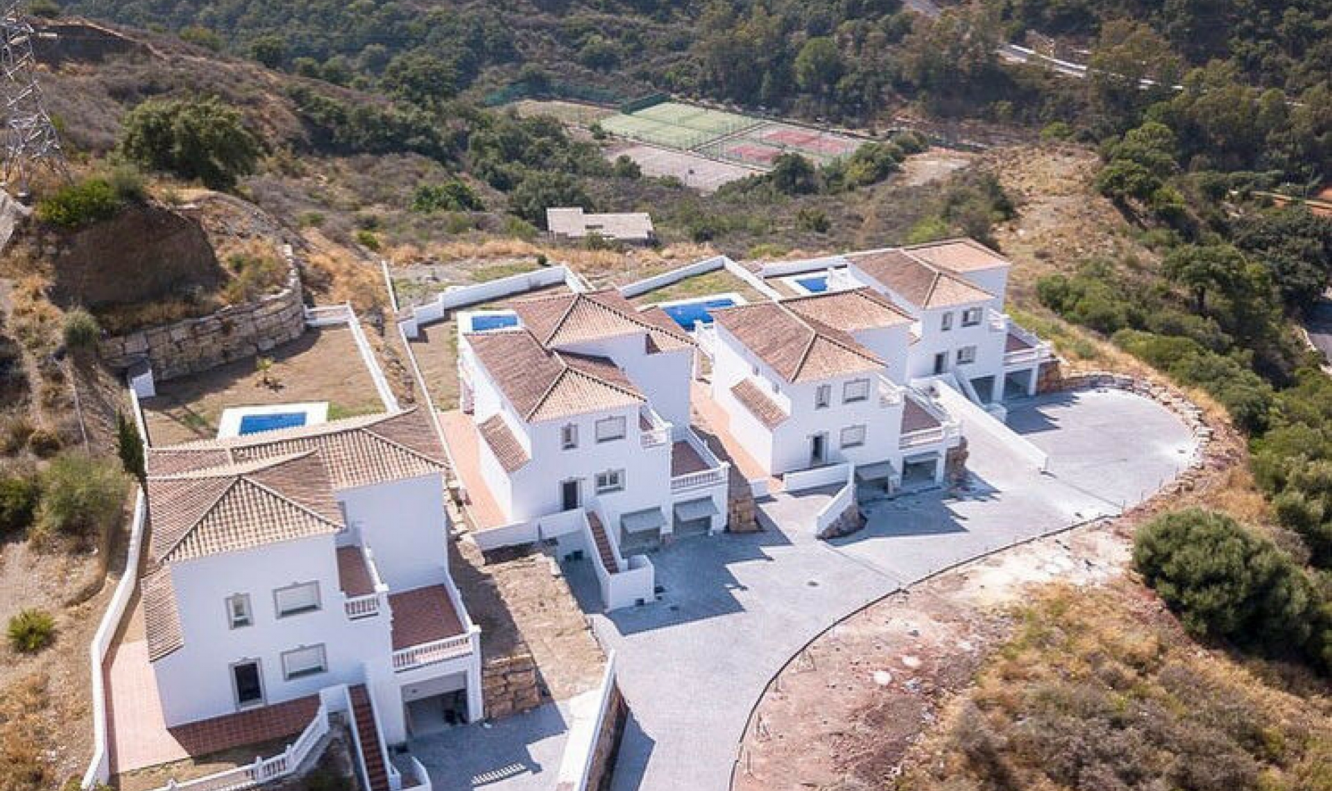 Resale - House -
Estepona