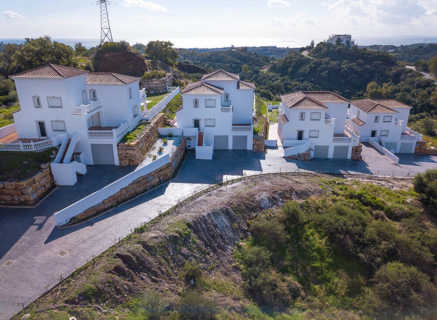Resale - House -
Estepona