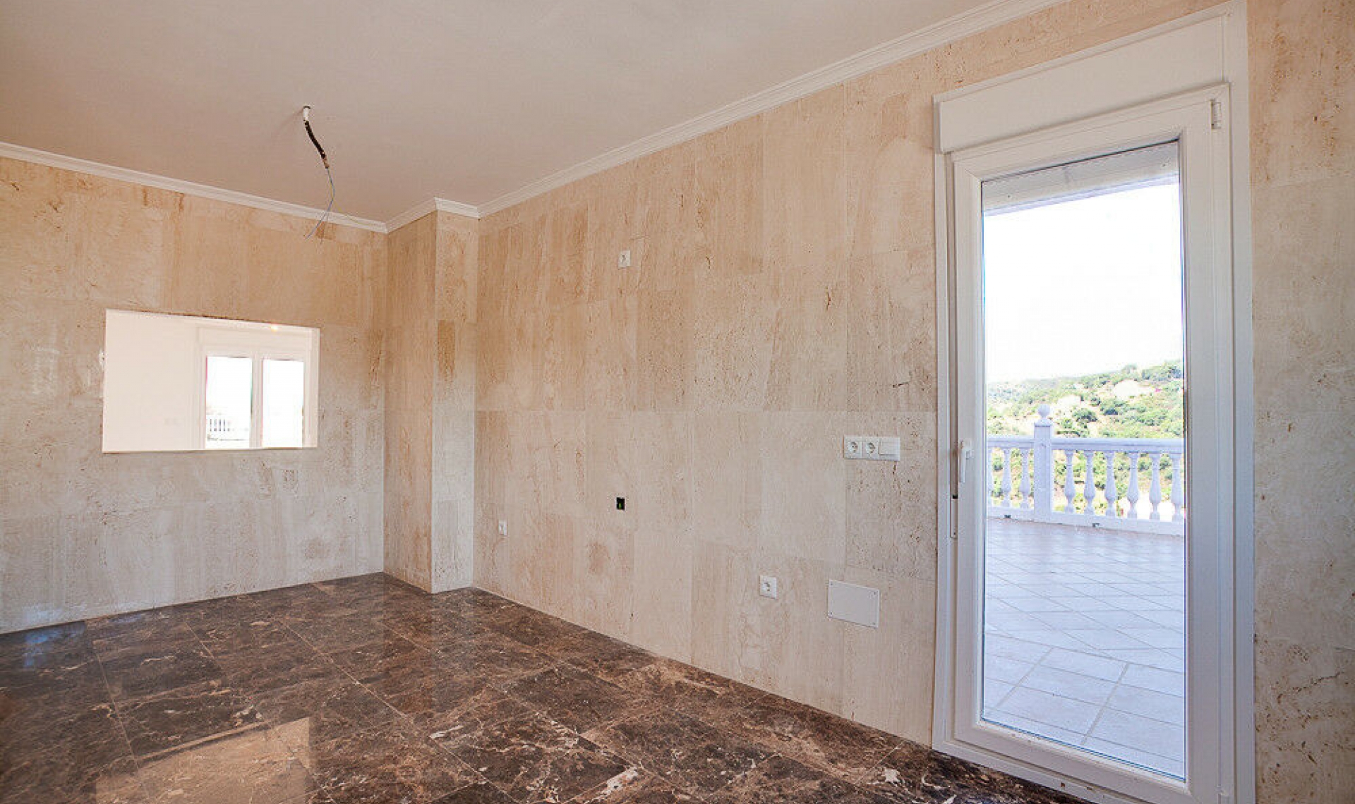 Resale - House -
Estepona