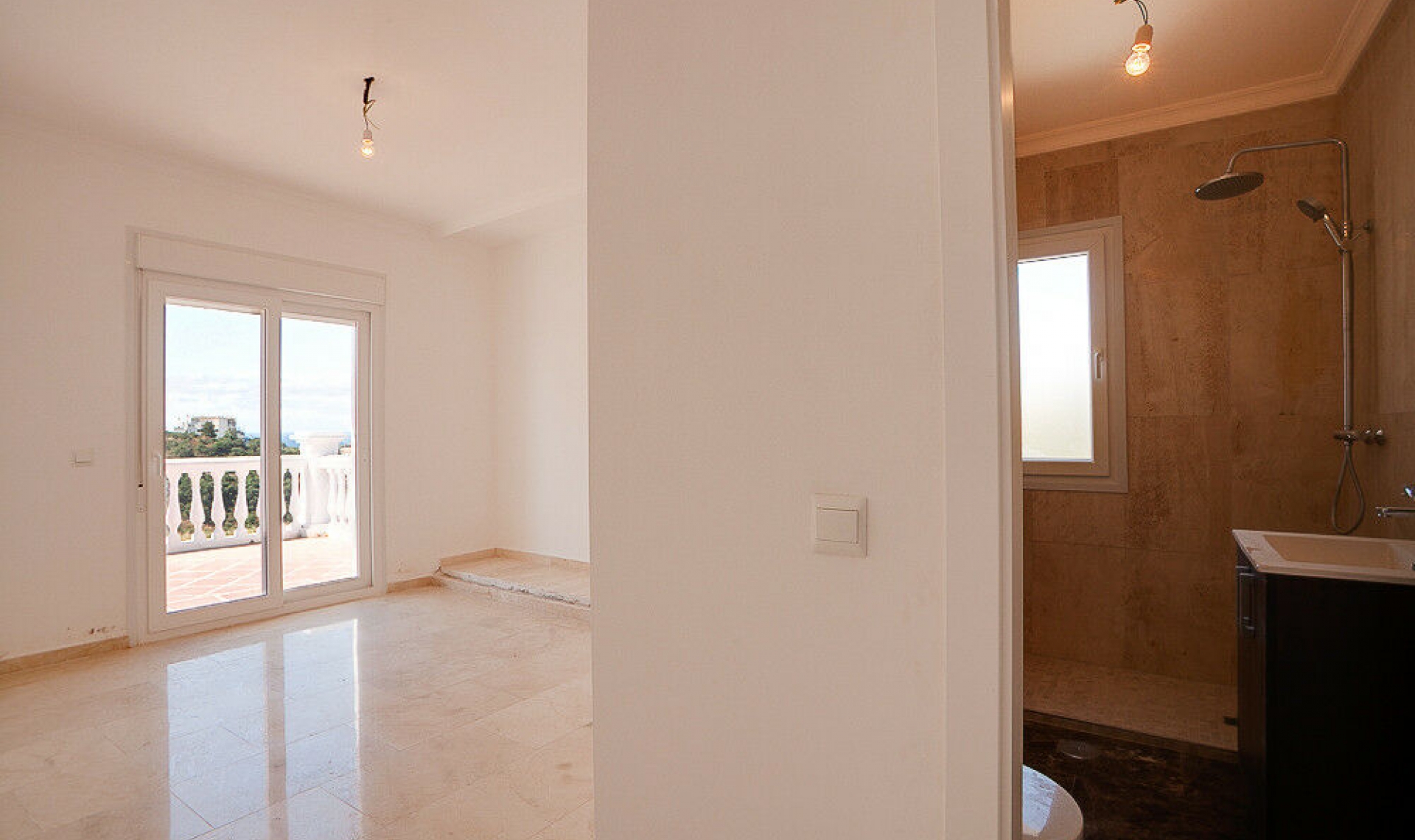 Resale - House -
Estepona
