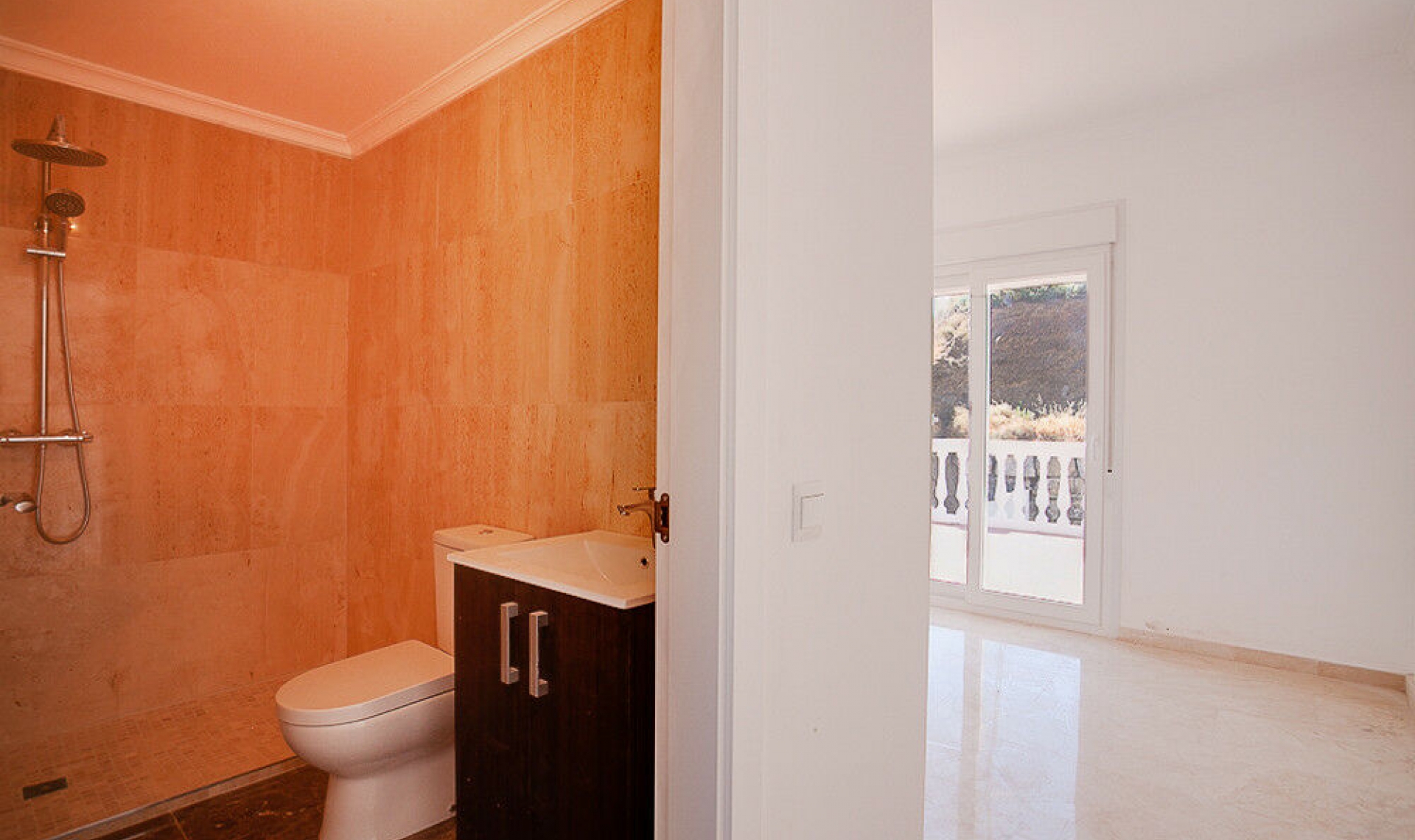 Resale - House -
Estepona