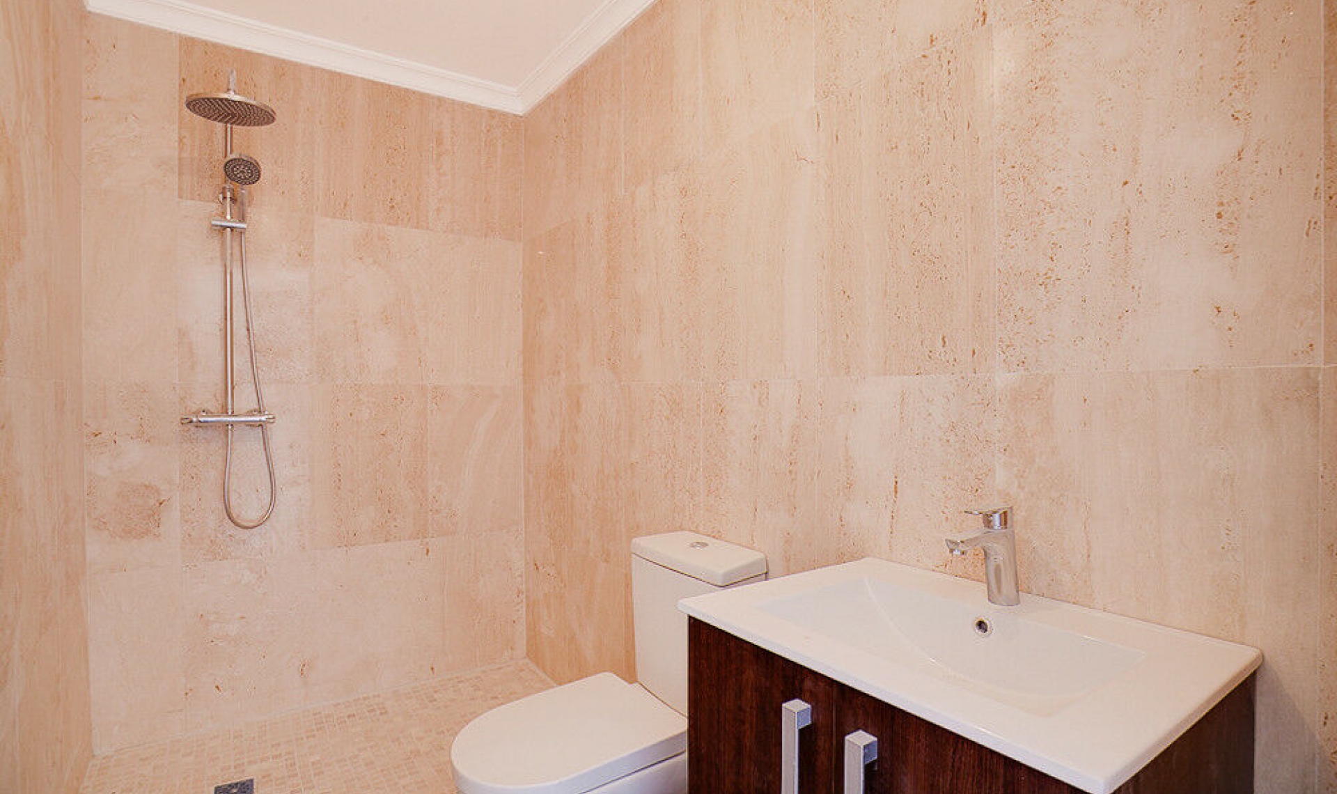 Resale - House -
Estepona