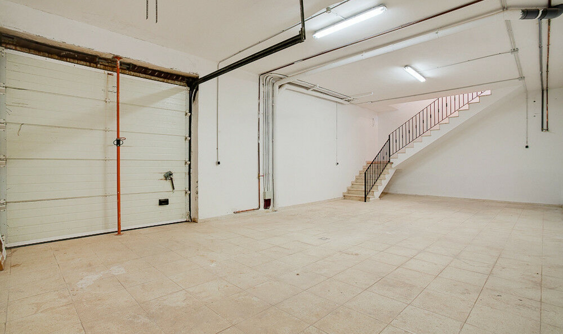 Resale - House -
Estepona