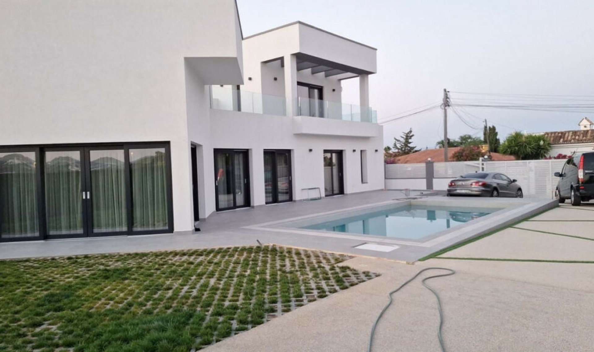Resale - House -
Estepona