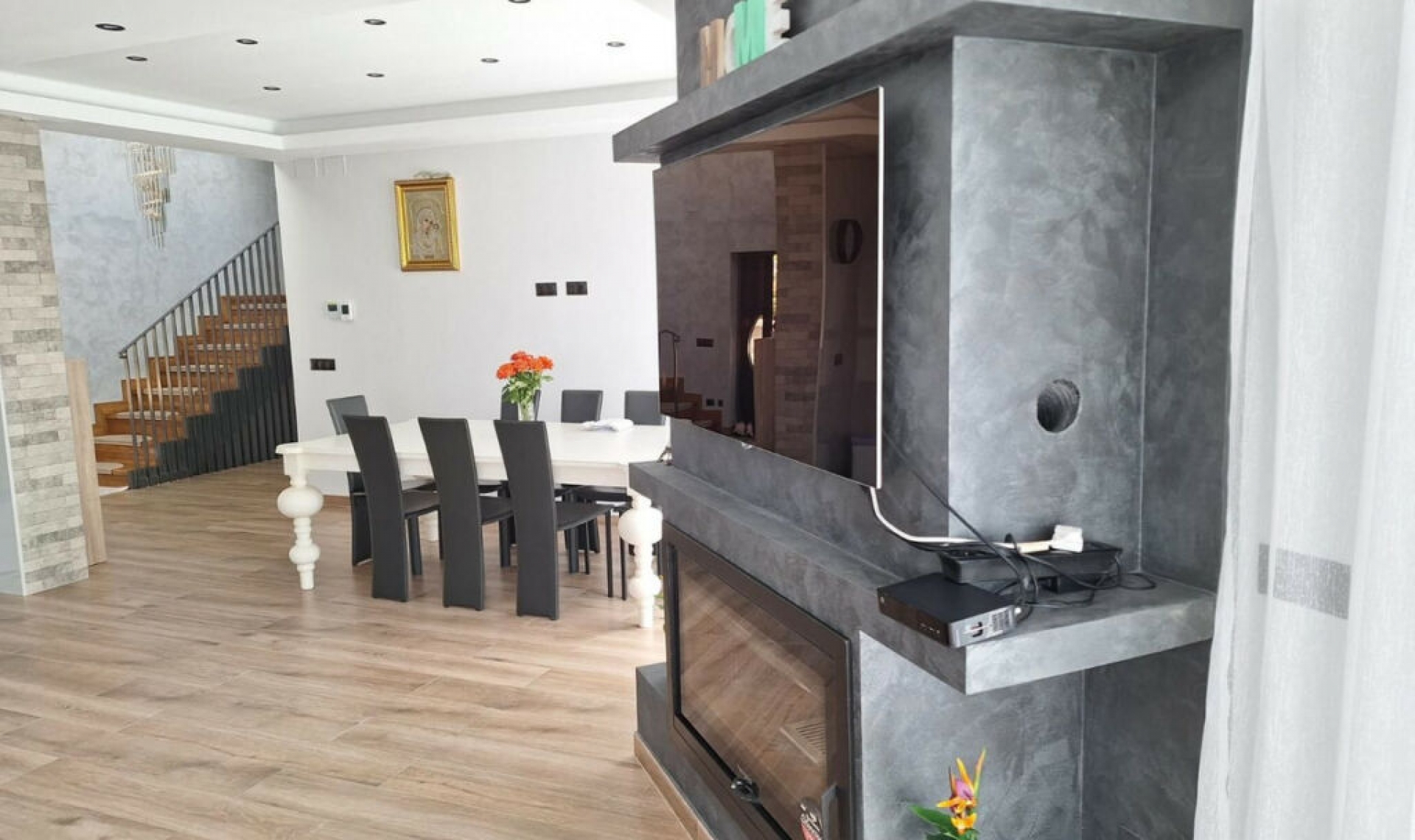 Resale - House -
Estepona