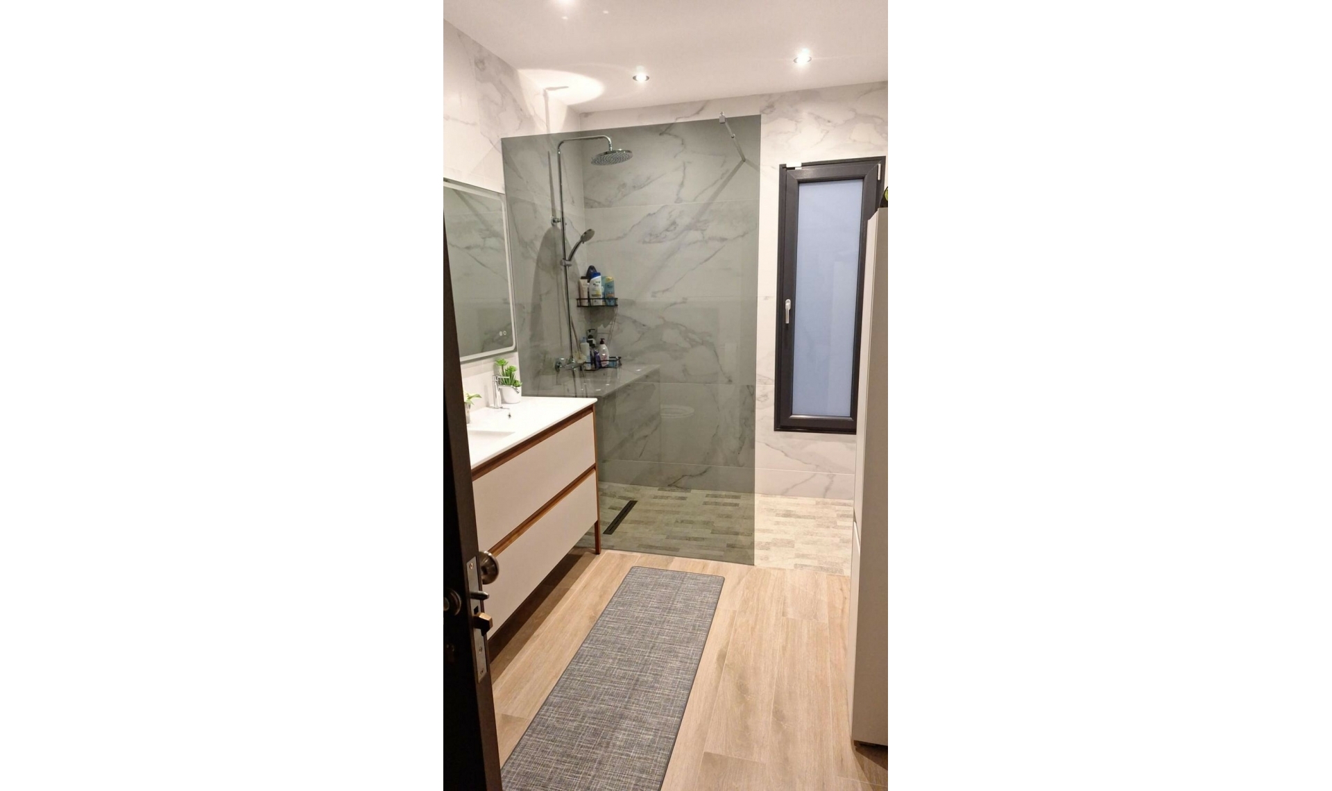 Resale - House -
Estepona