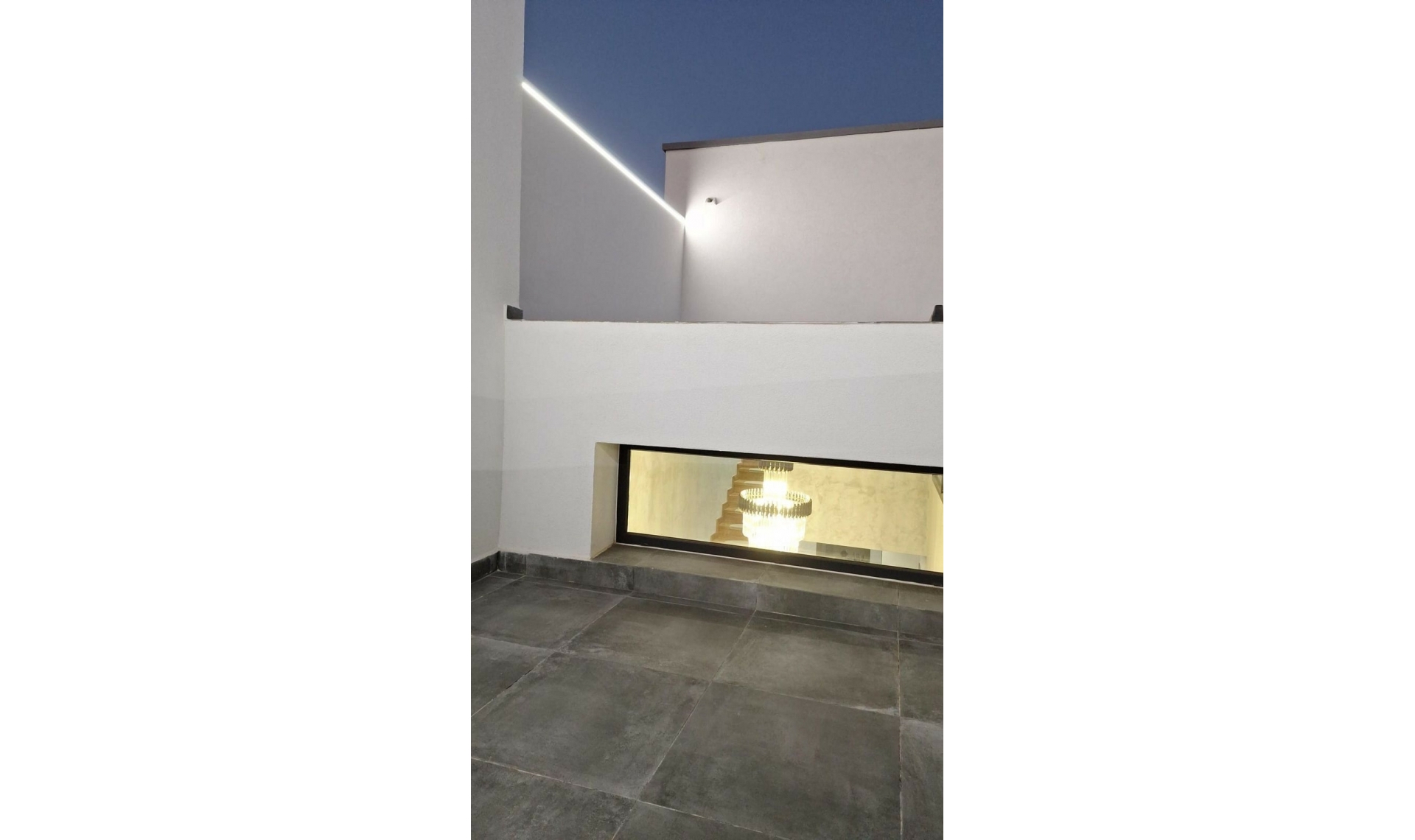 Resale - House -
Estepona