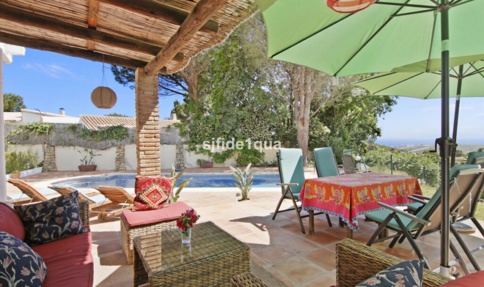 Resale - House -
Estepona