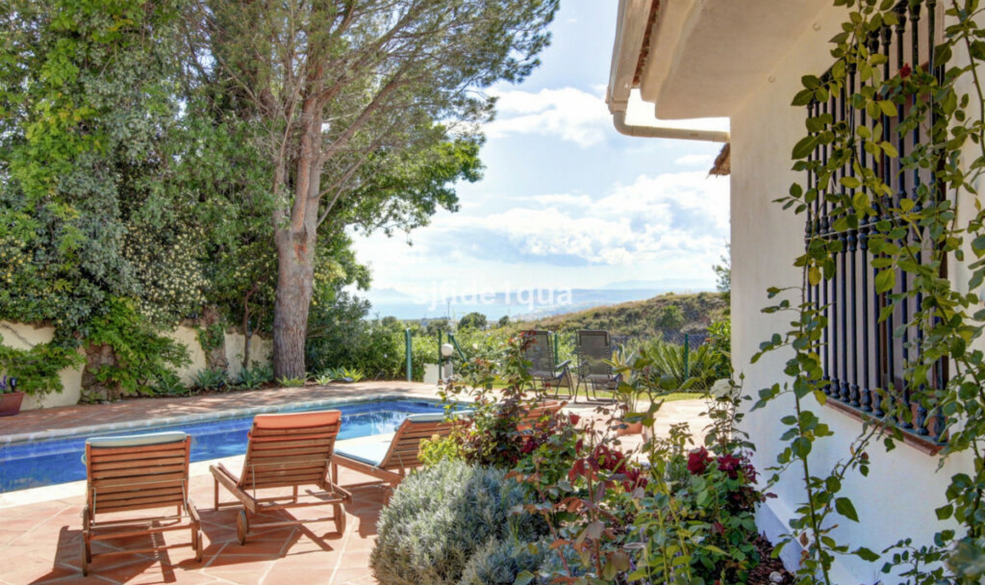 Resale - House -
Estepona