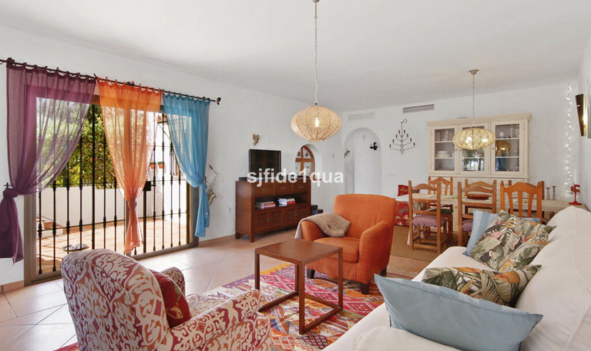 Resale - House -
Estepona