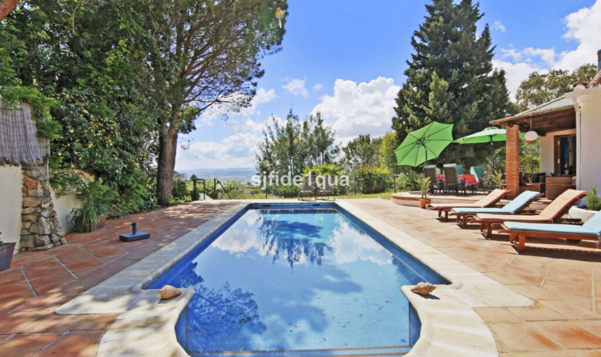 Resale - House -
Estepona