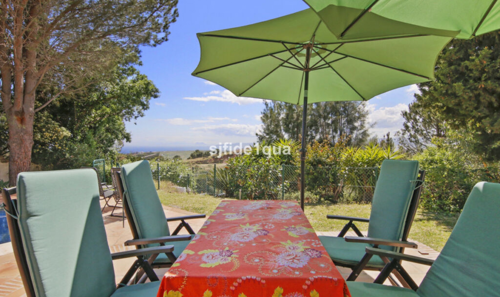 Resale - House -
Estepona