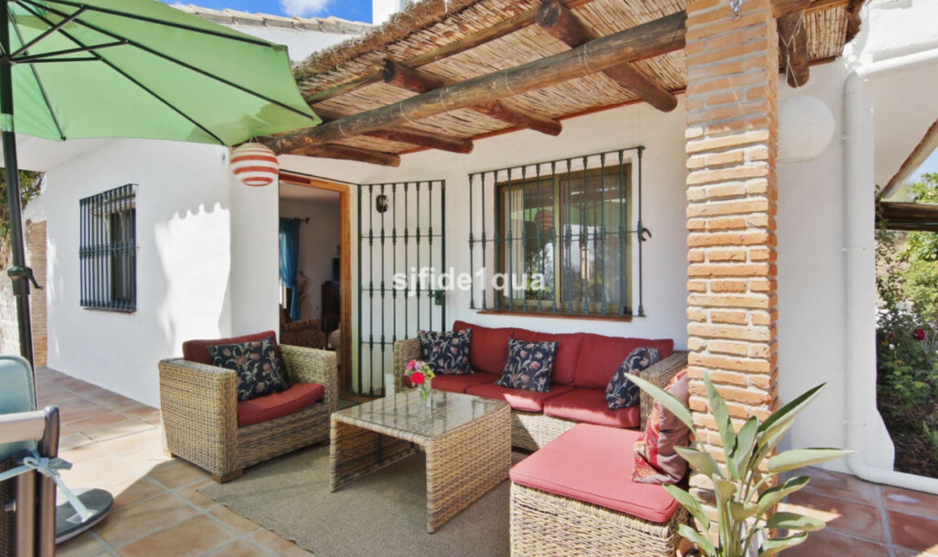 Resale - House -
Estepona
