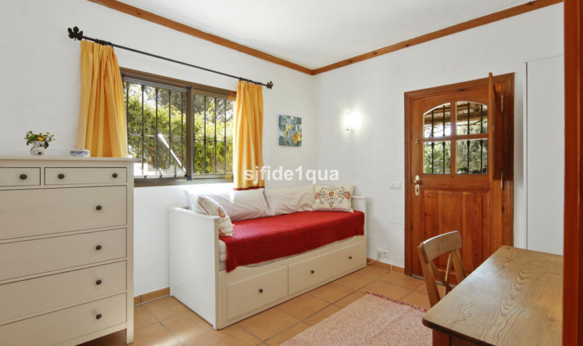 Resale - House -
Estepona