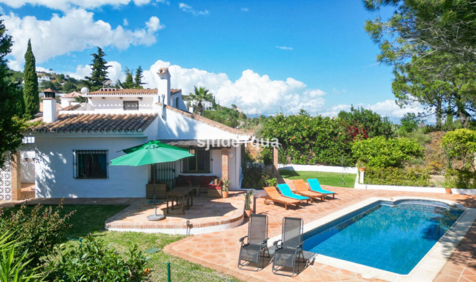 Resale - House -
Estepona