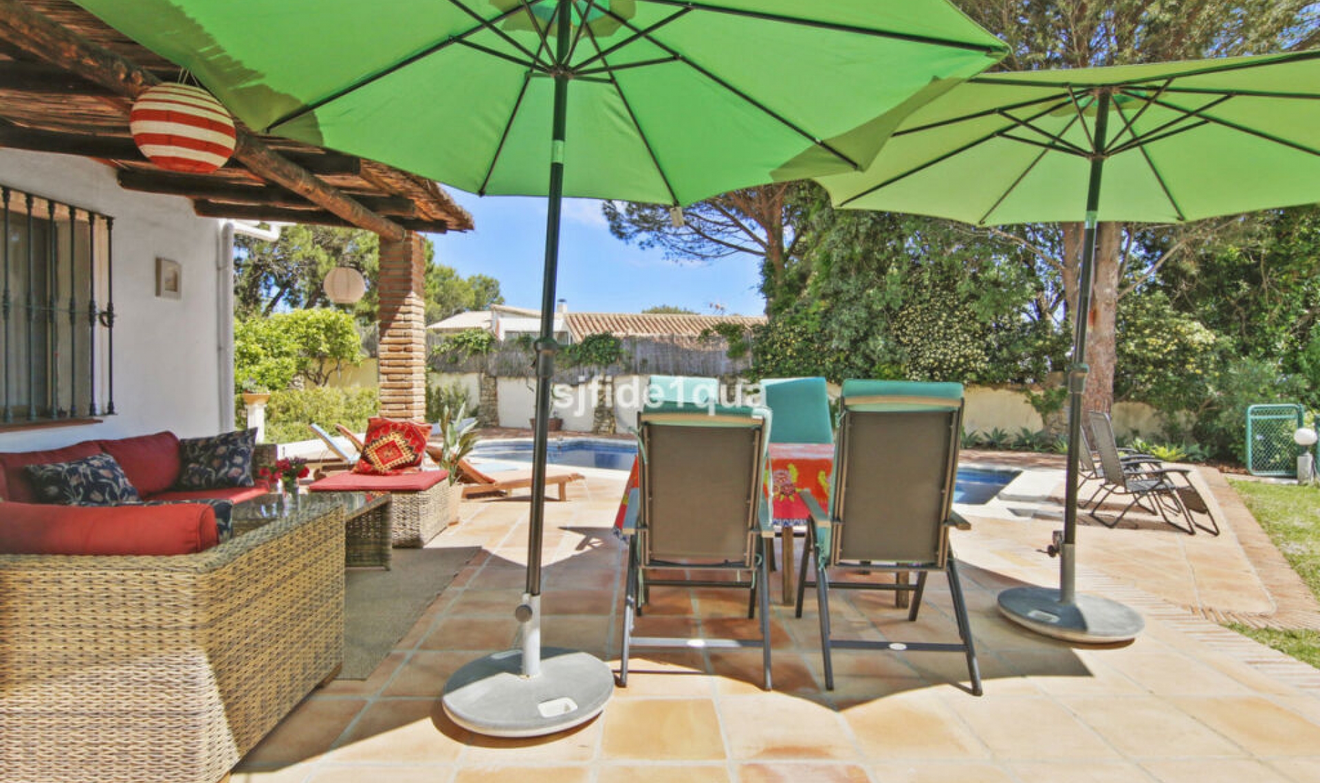 Resale - House -
Estepona