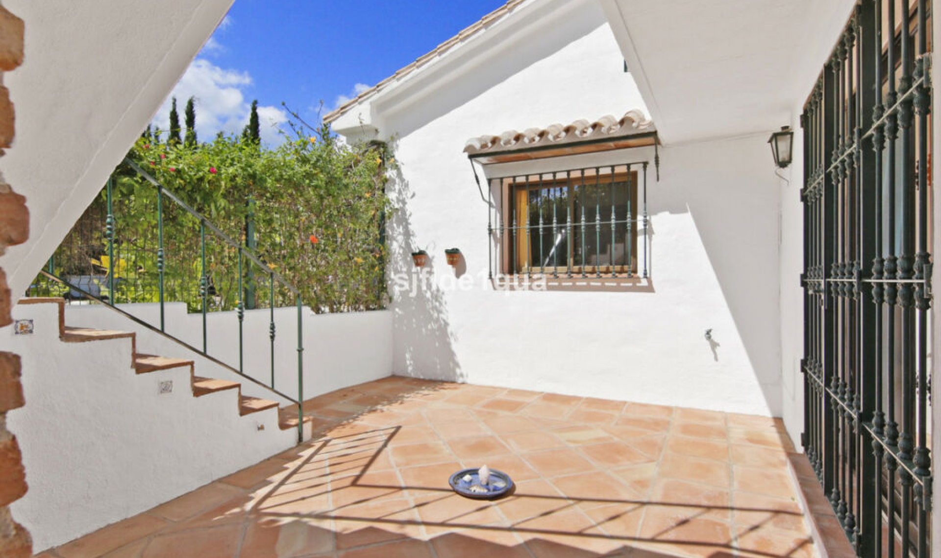 Resale - House -
Estepona