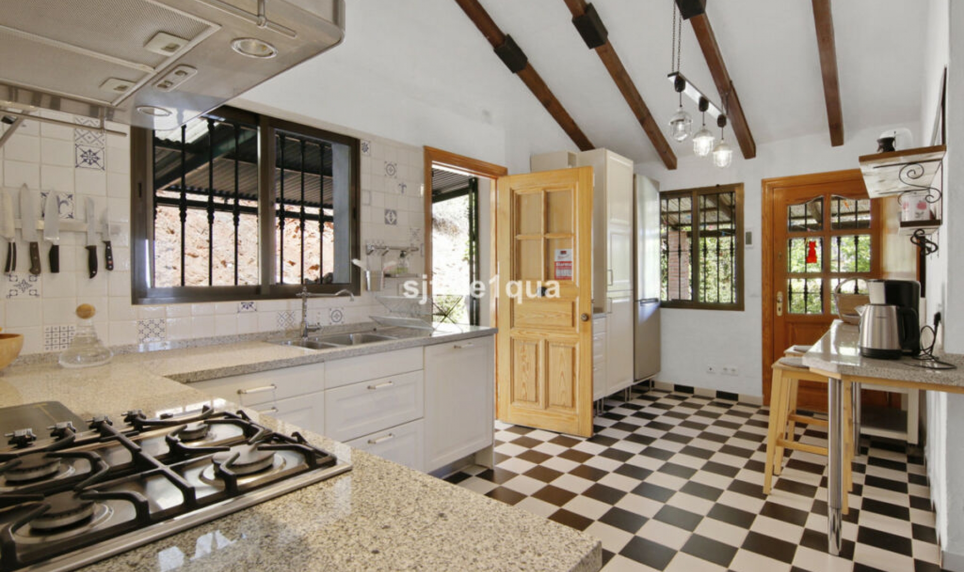 Resale - House -
Estepona