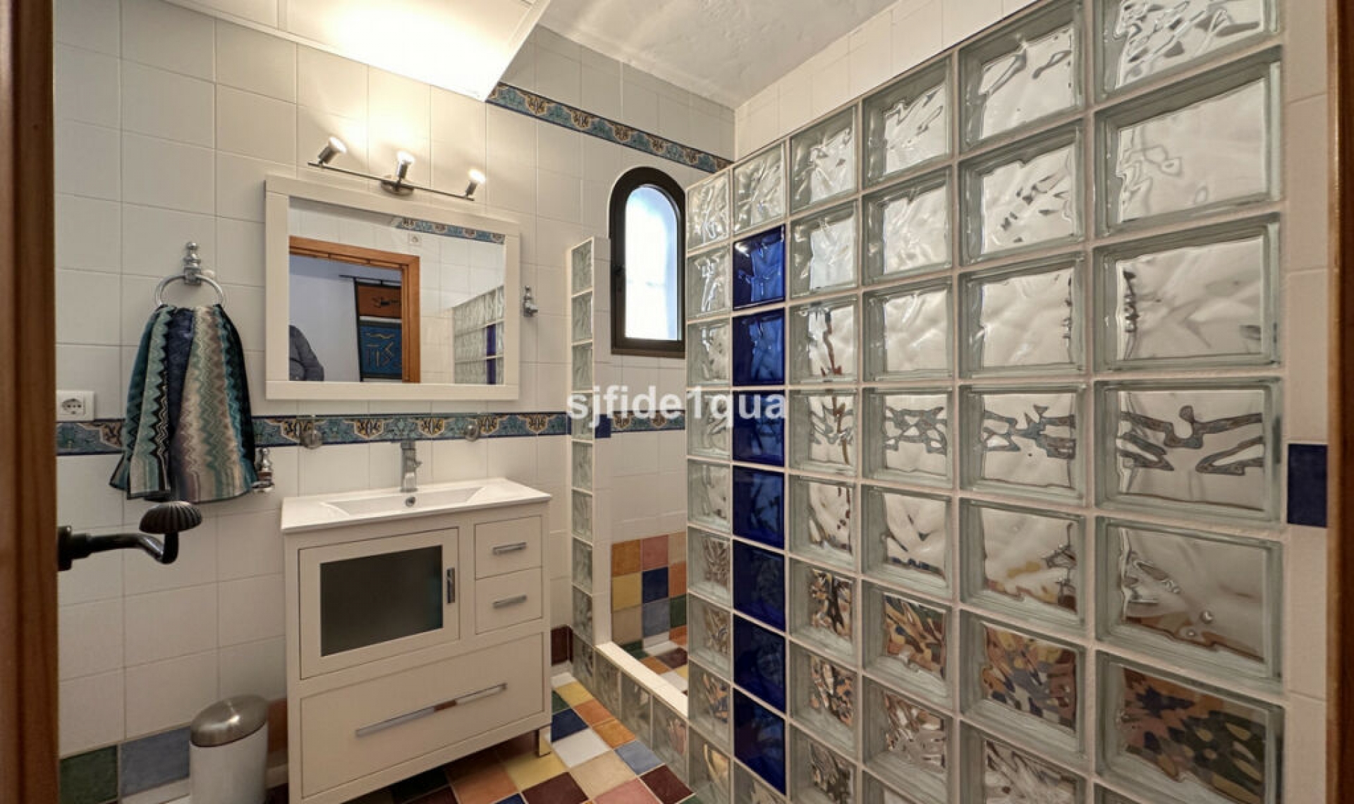 Resale - House -
Estepona