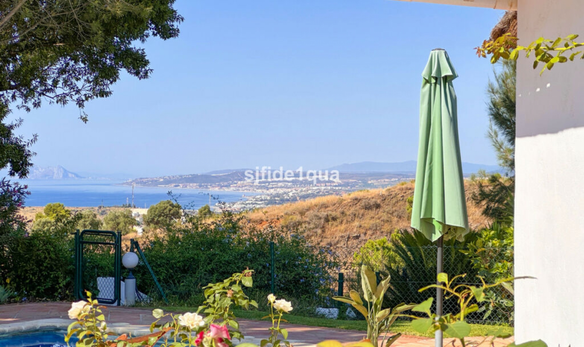 Resale - House -
Estepona