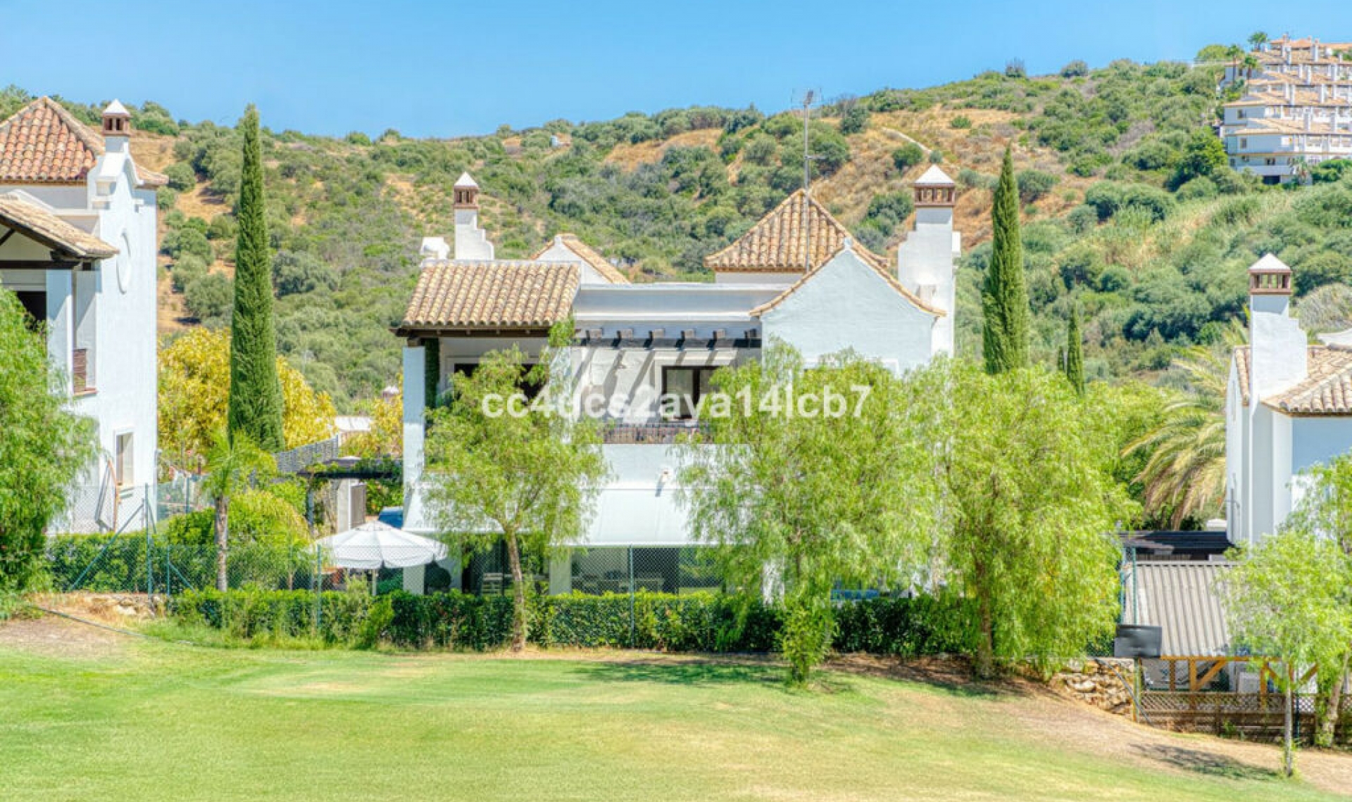 Resale - House -
Estepona