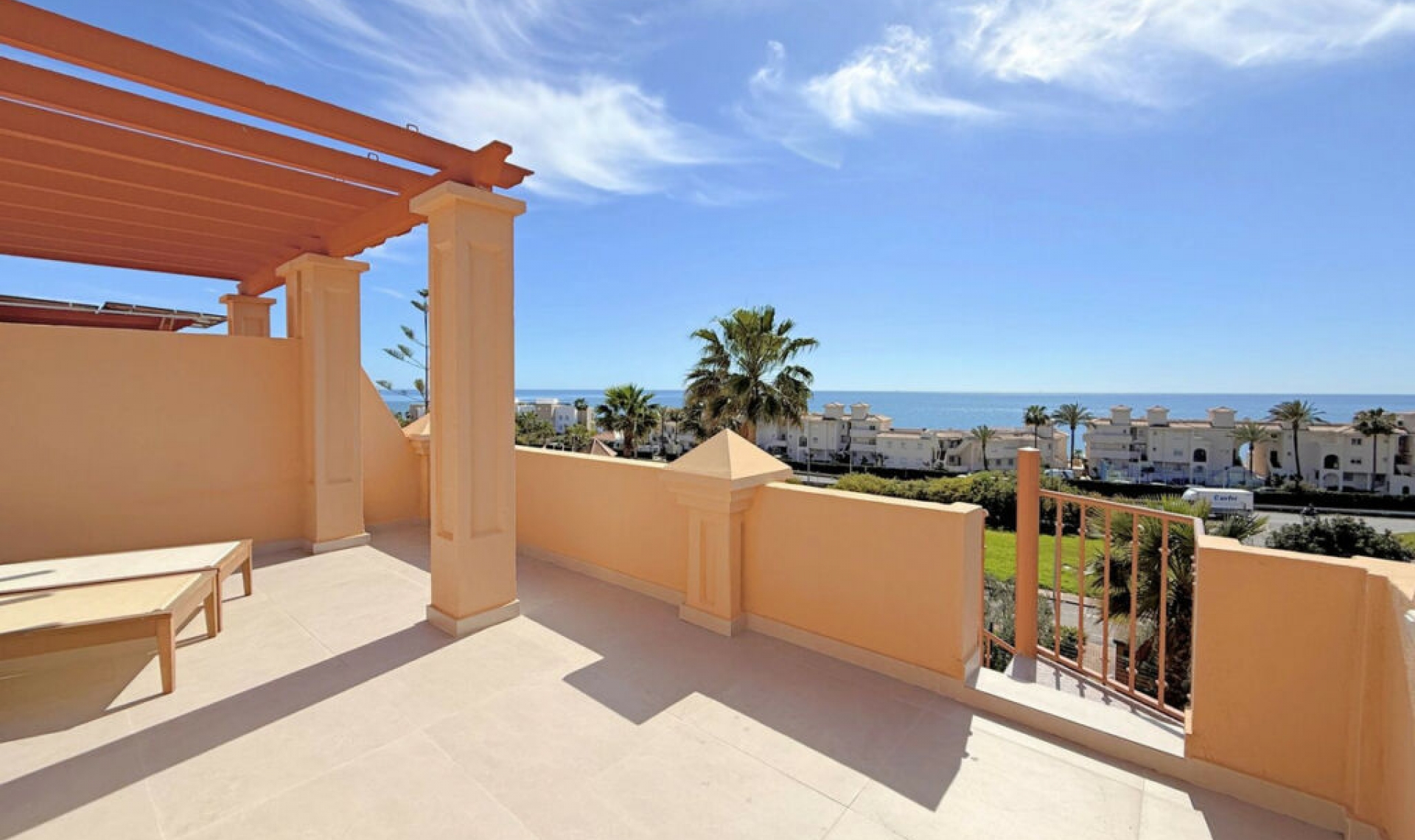 Resale - House -
Estepona