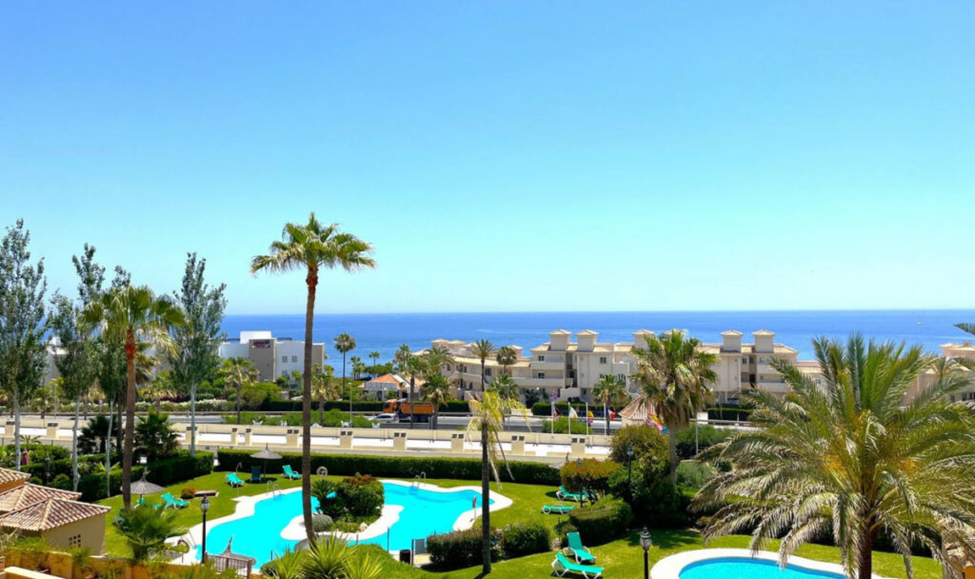 Resale - House -
Estepona