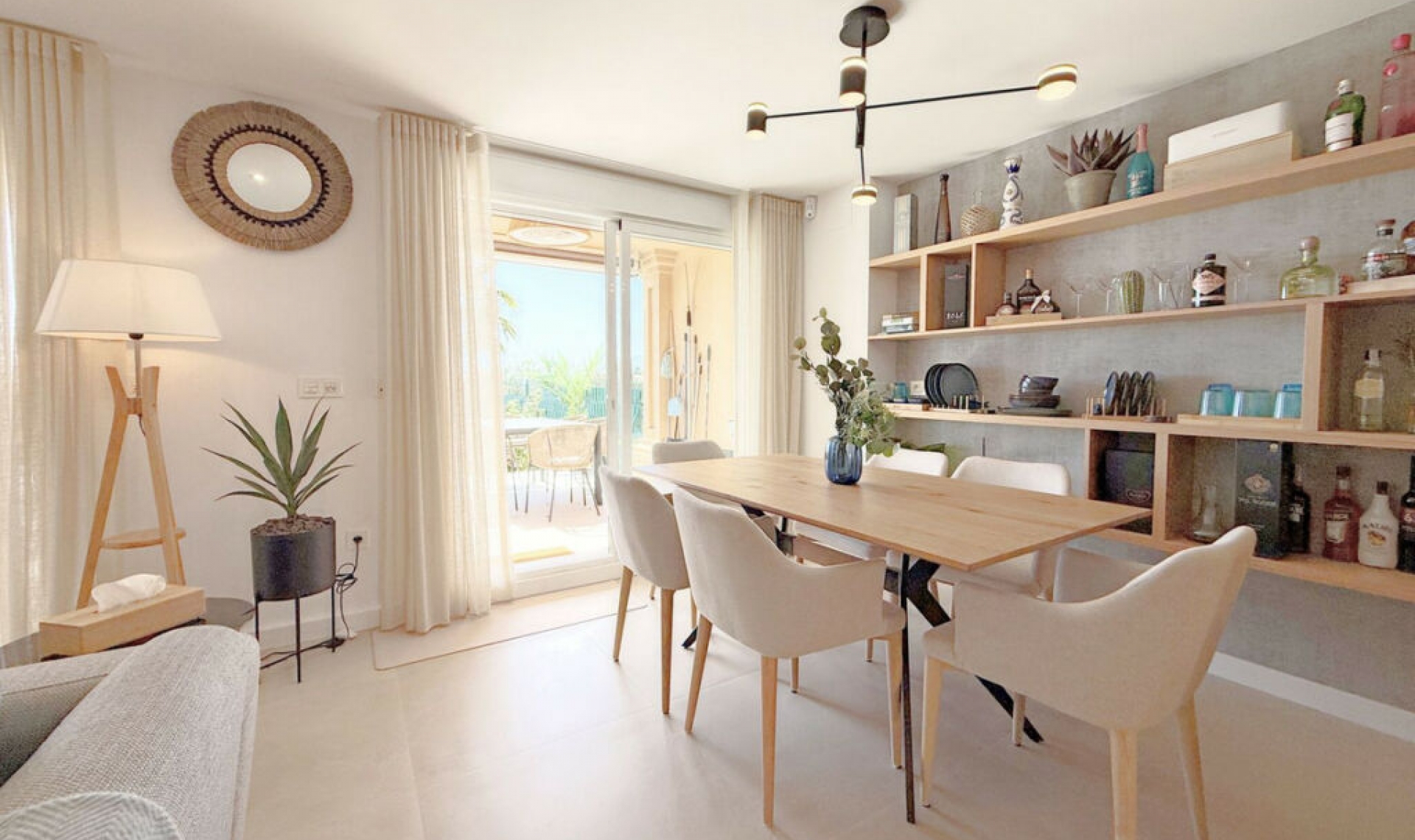 Resale - House -
Estepona