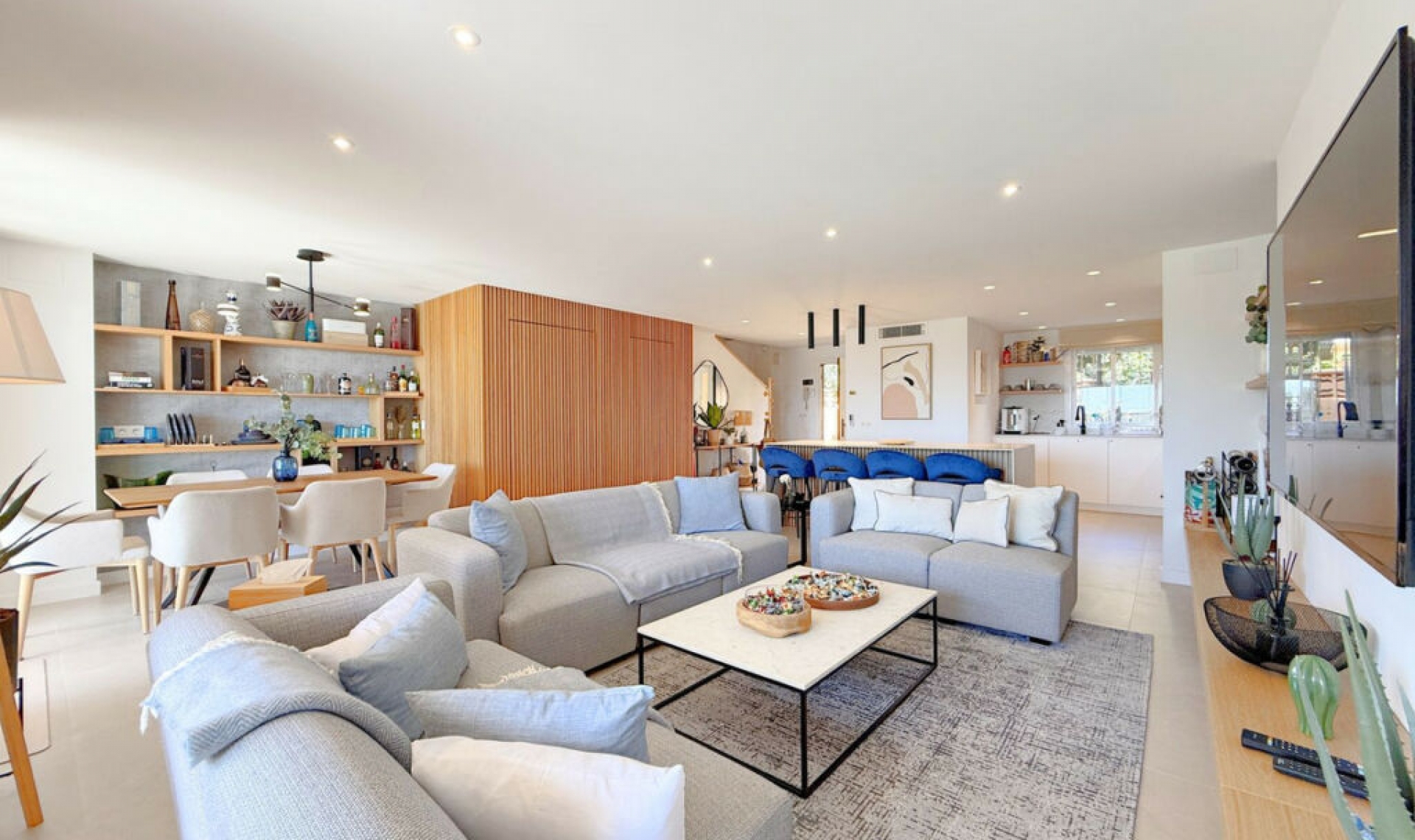 Resale - House -
Estepona