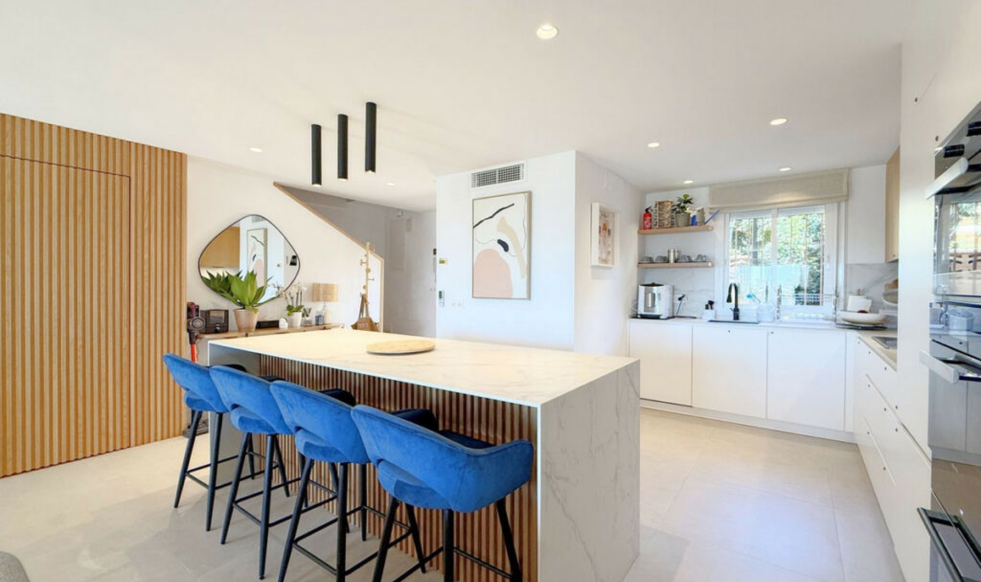 Resale - House -
Estepona