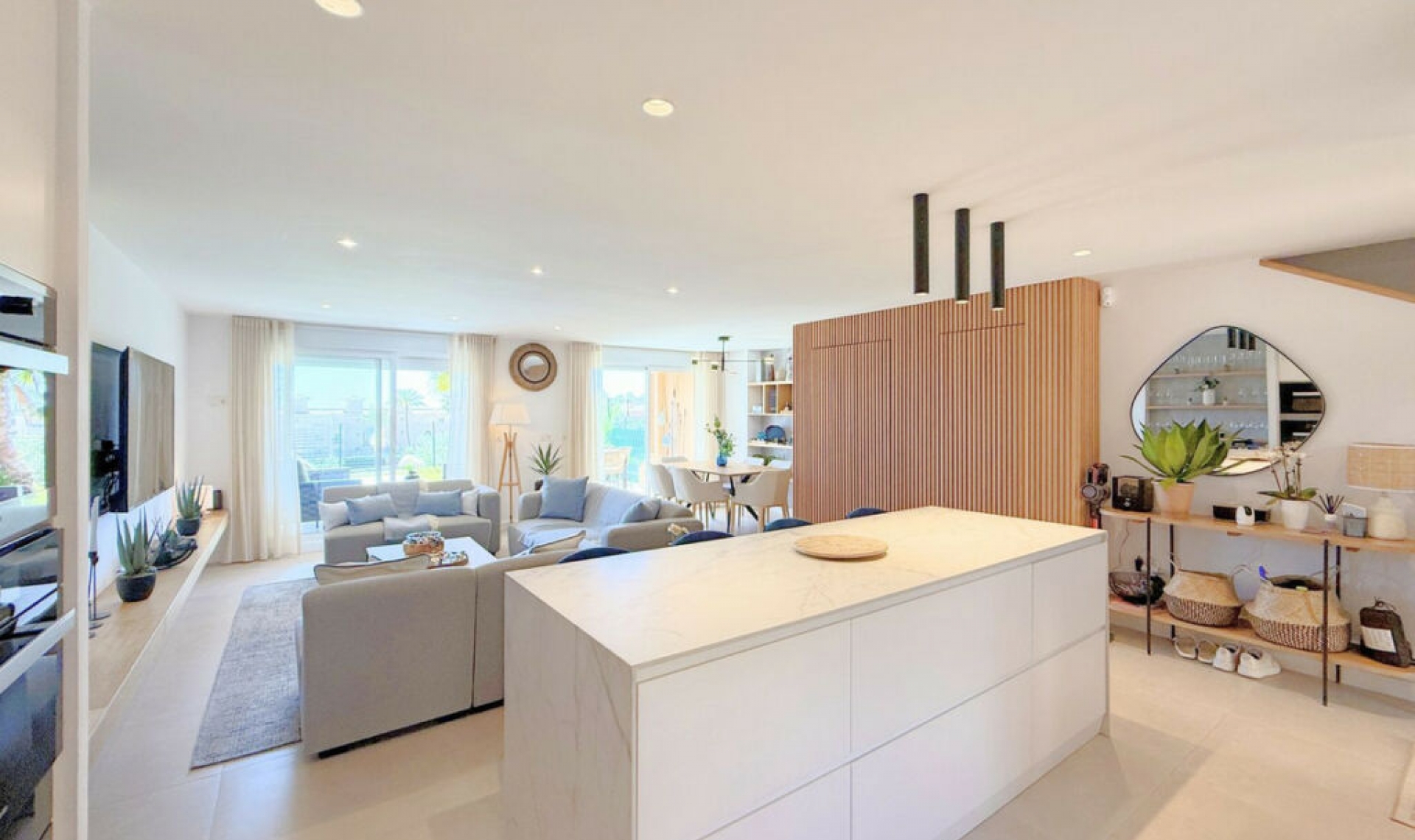 Resale - House -
Estepona