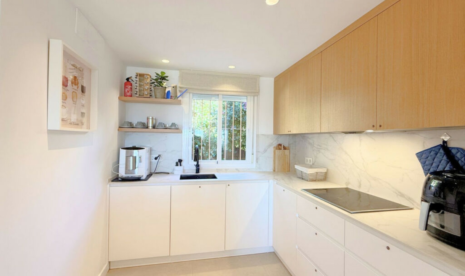 Resale - House -
Estepona